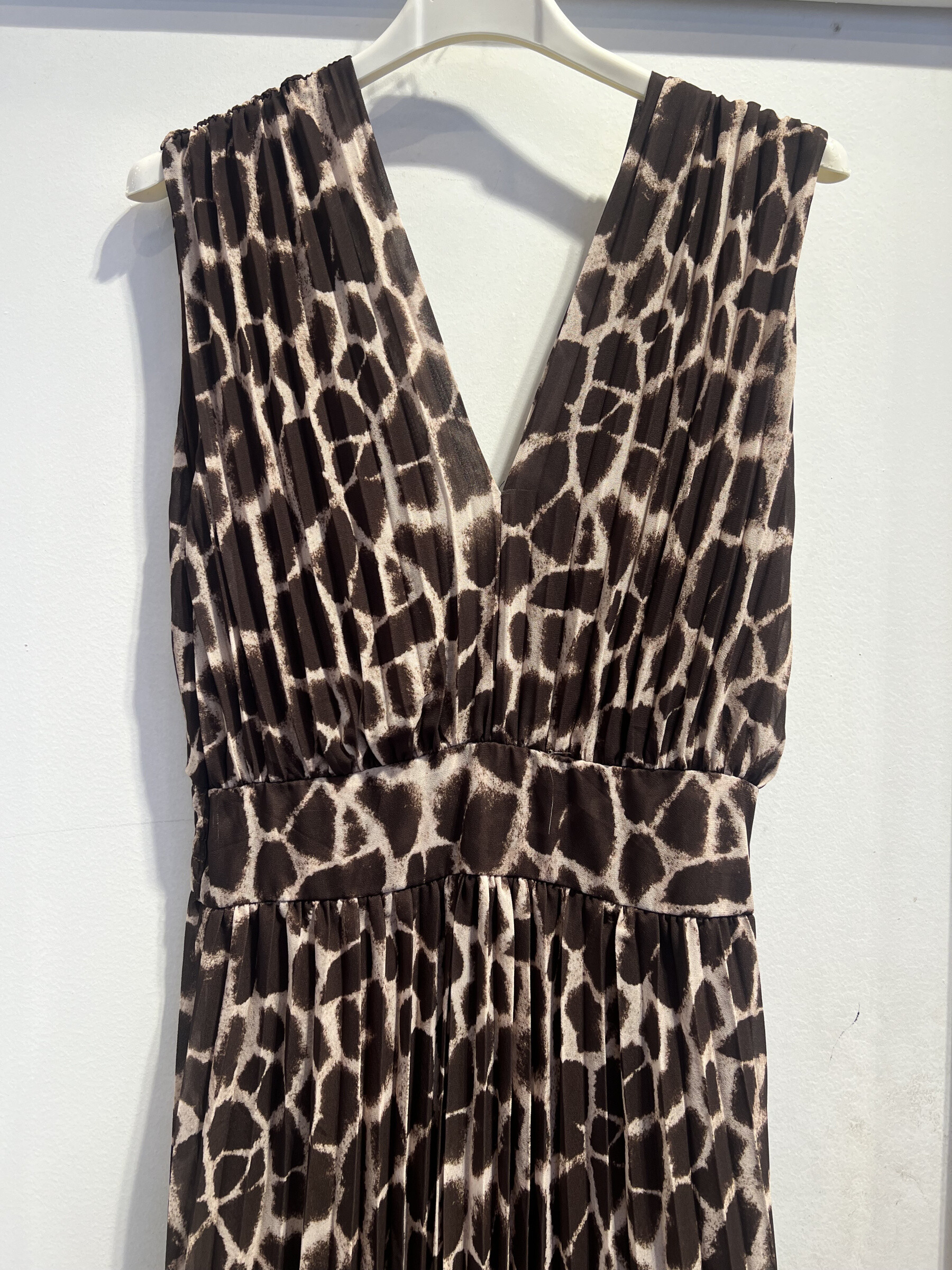Mayorista LATINO - Vestido largo totalmente plisado, estampado de jirafa de choco