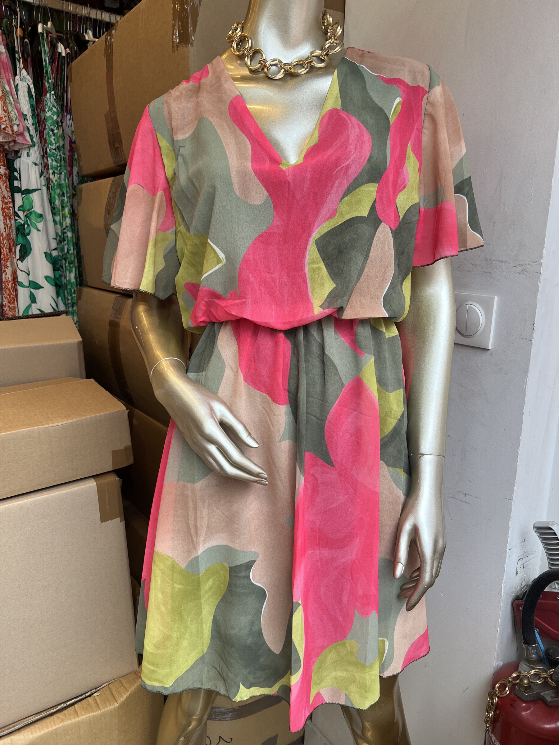 Mayorista LATINO - Vestido de fluido corto de cuello V