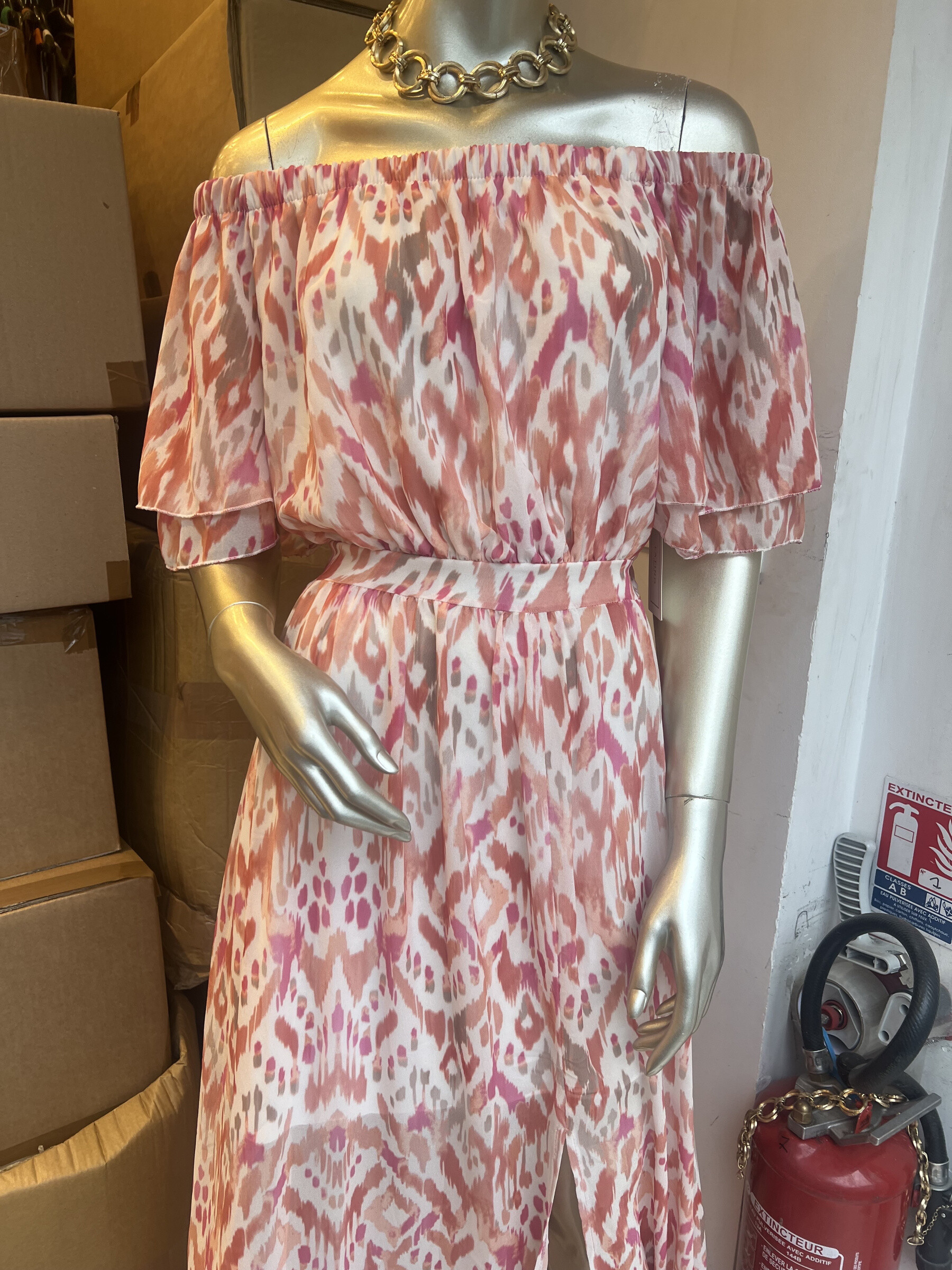 Wholesaler LATINO - Long -slot slot dress printed bare shoulders