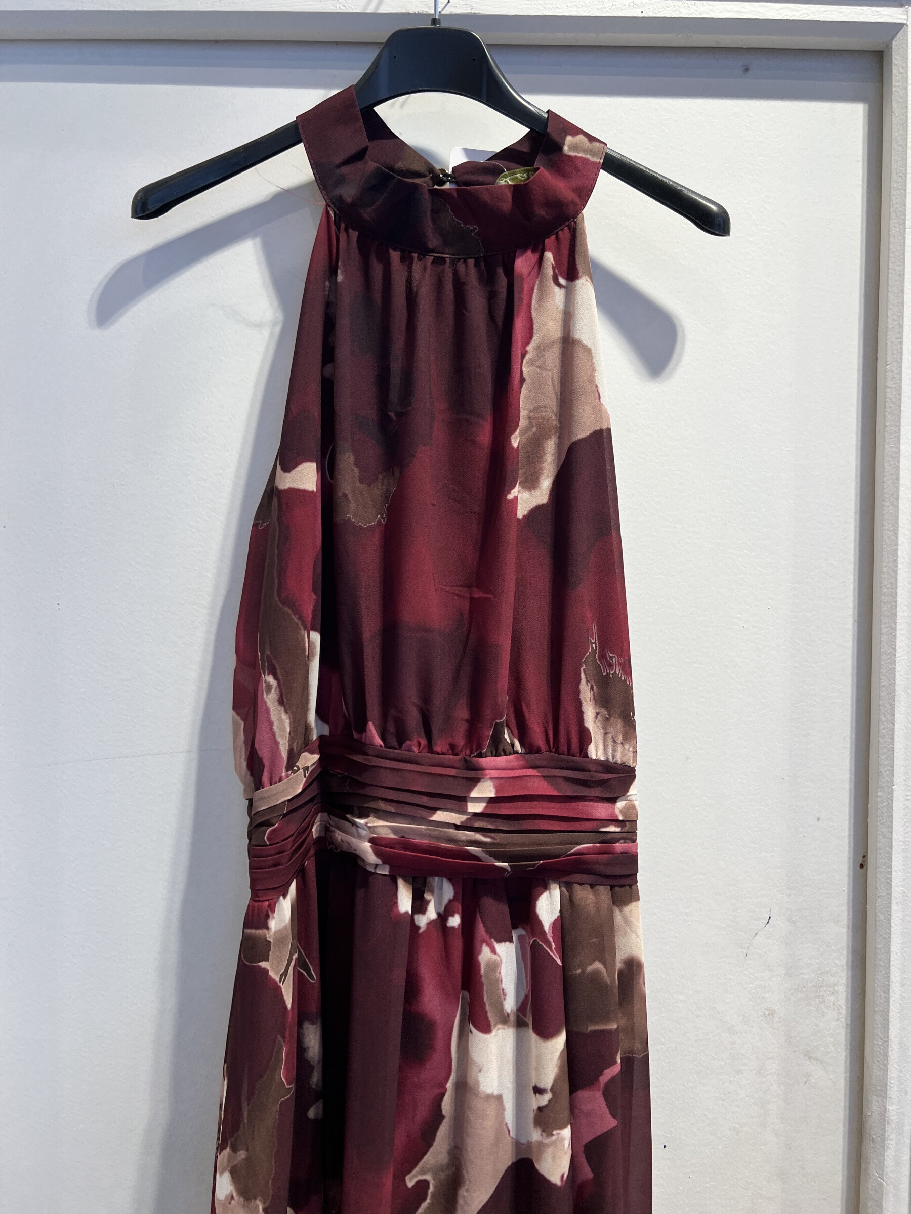 Mayorista LATINO - Vestido largo fluido, hendidura desnuda, estampado de burdeos