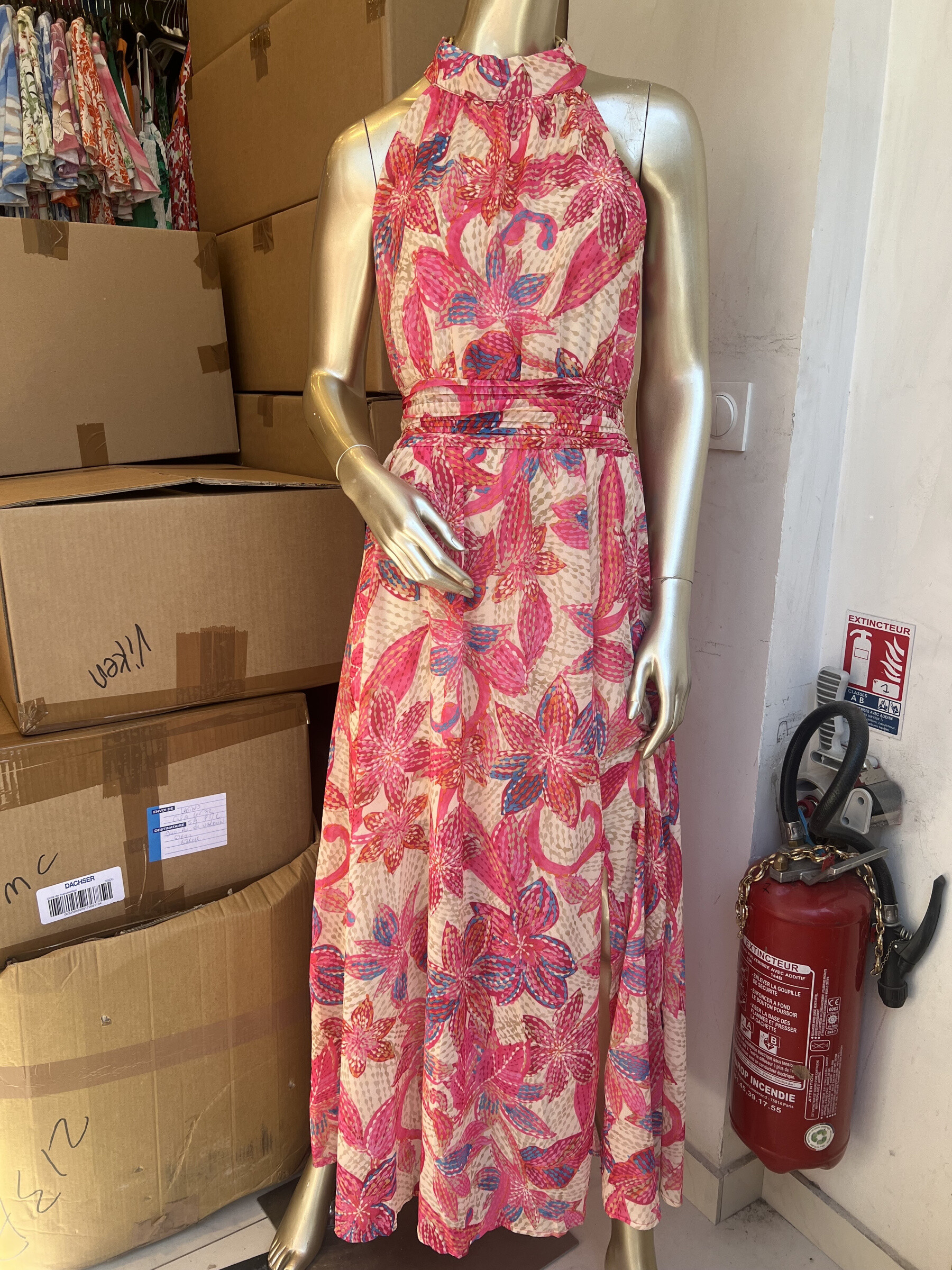 Wholesaler LATINO - Fluid long dress, Floral printed in fuchsia and beige