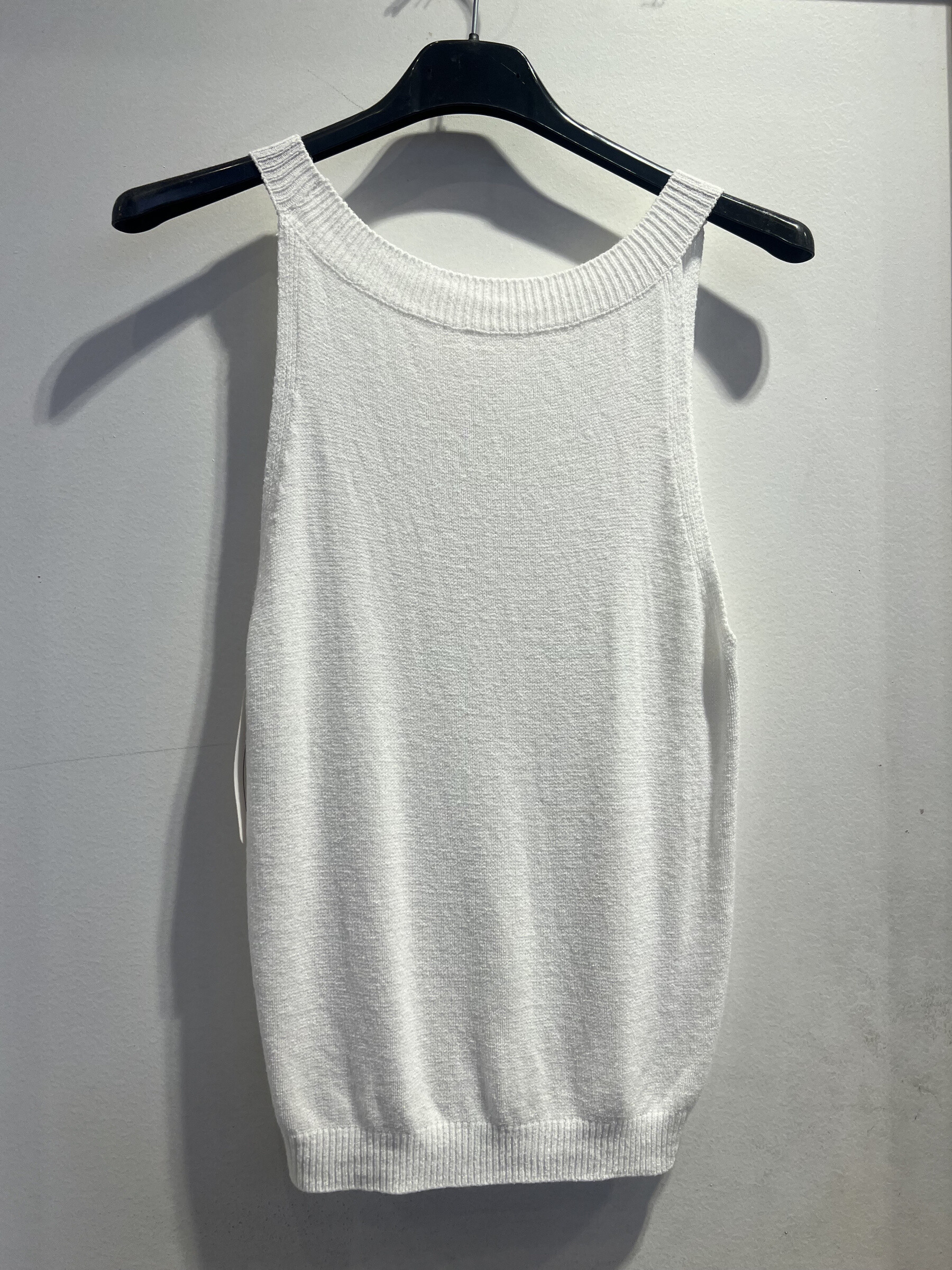 Wholesaler LATINO - Top without sleeve in fine white mesh