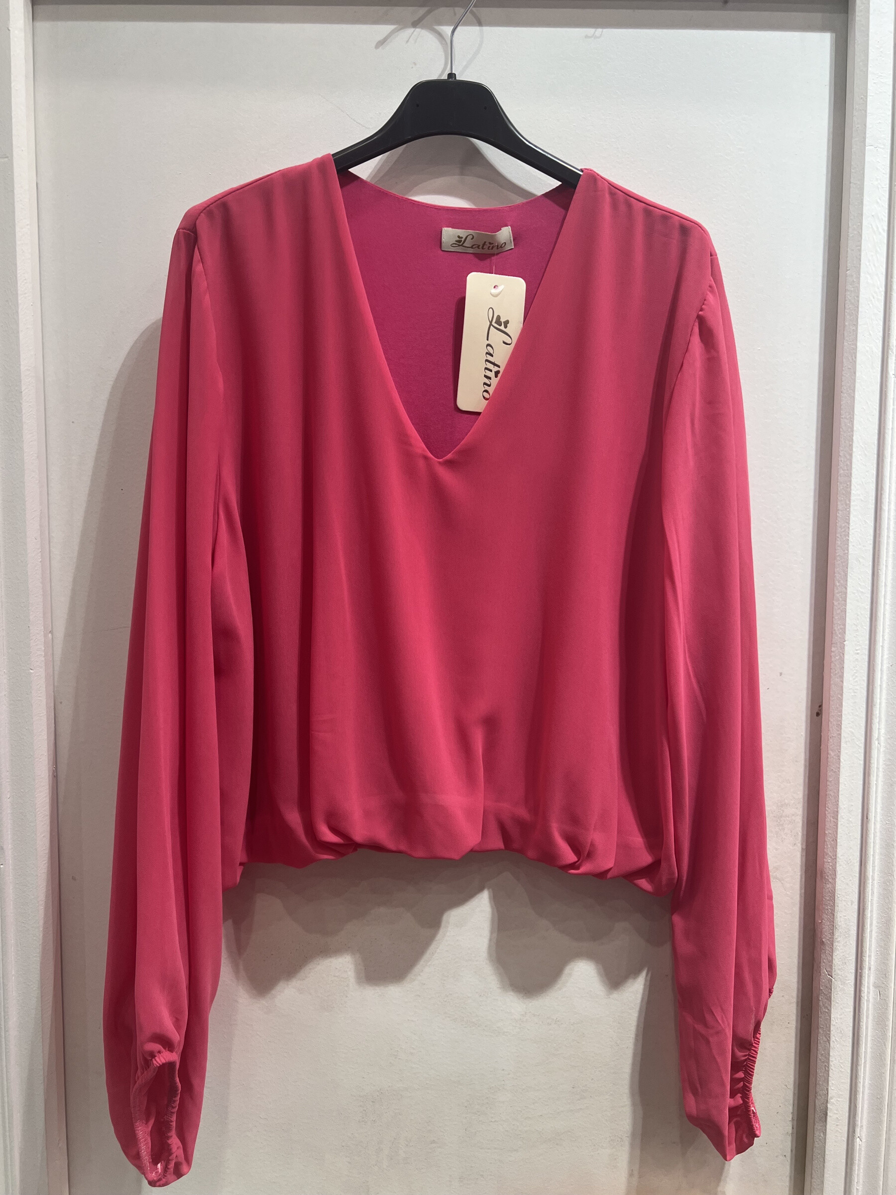 Großhändler LATINO - V -Neckbluse