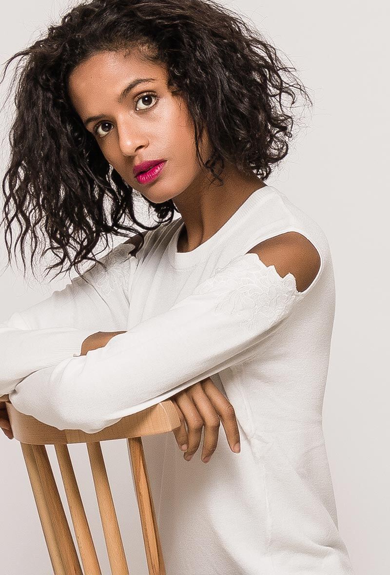 Wholesaler Laura et Laurent - Cold shoulder sweater with lace