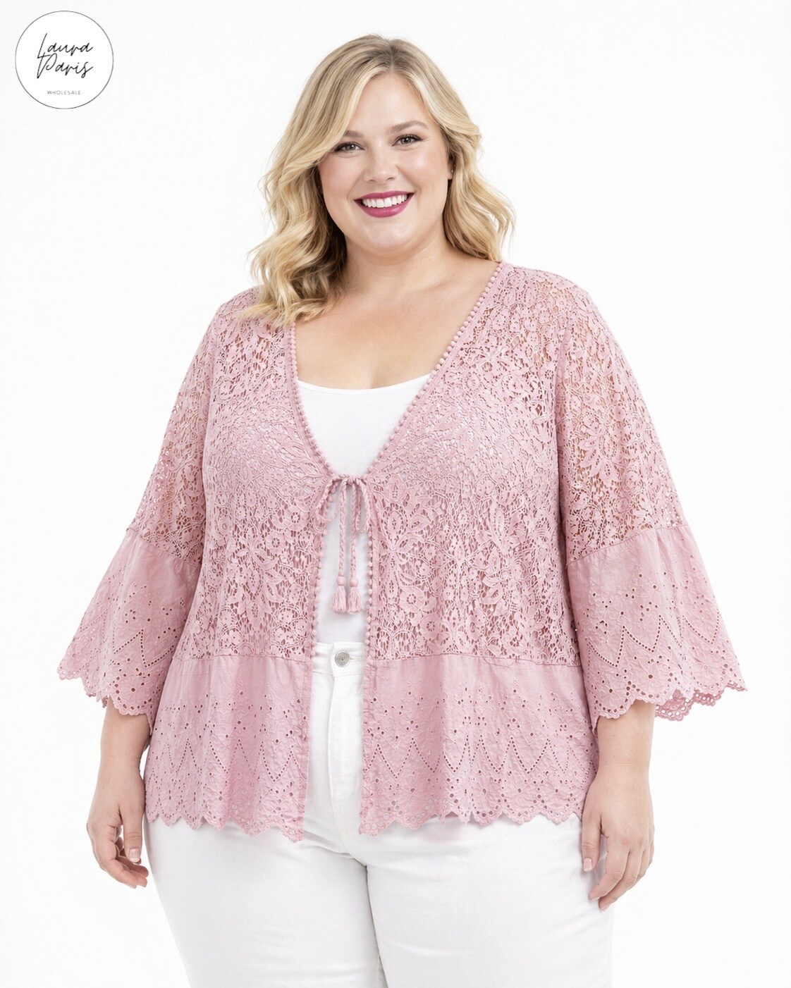 Wholesaler LAURA PARIS (MKL) - Bohemian short lace and eyelet embroidery vest (One Size)