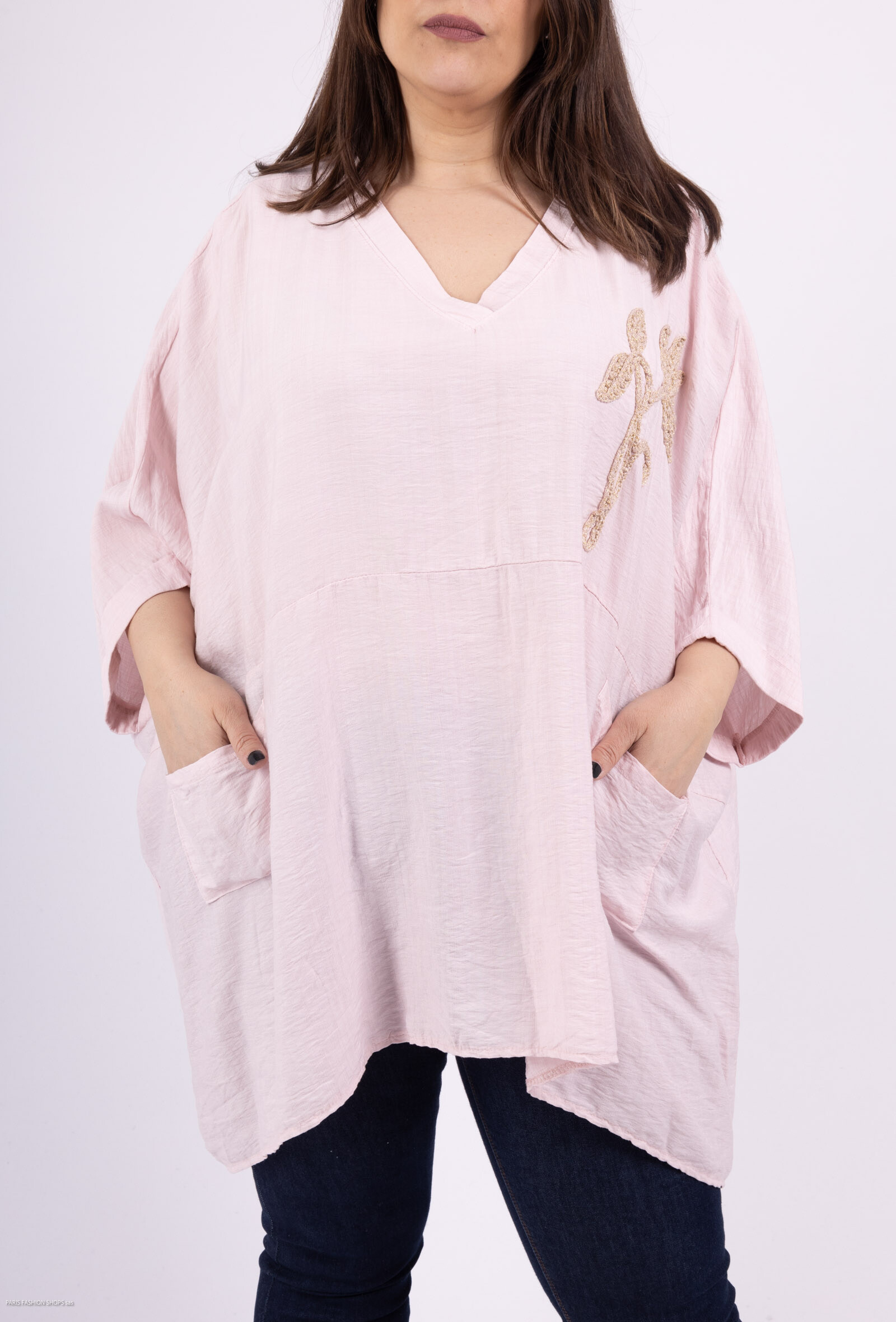 Grossiste LAURA PARIS (MKL) - Tunique poncho oversize col V avec grosse fleur brodée