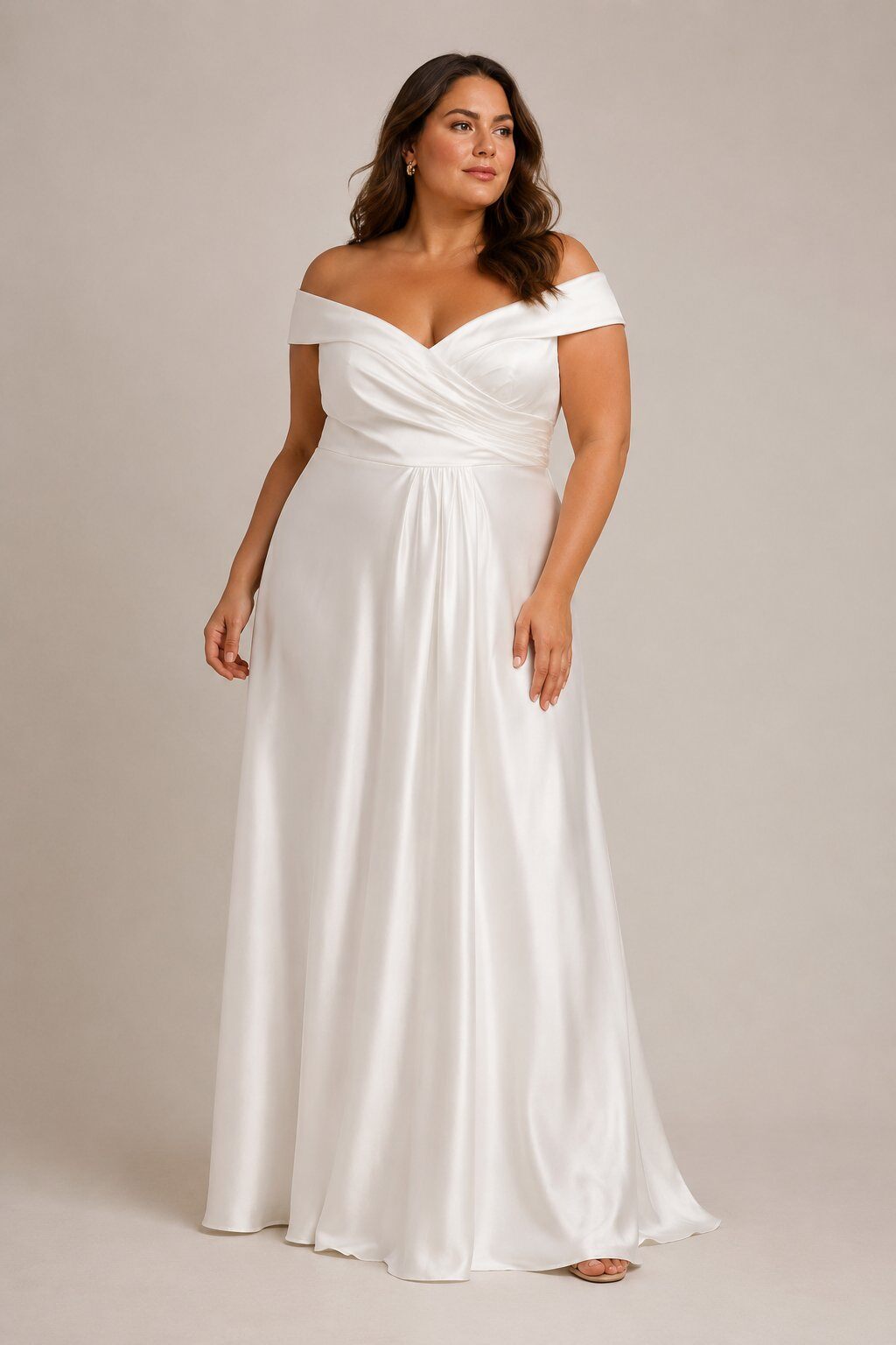 Grossiste Lautinel - Robe longue de soirée en satin à col bateau