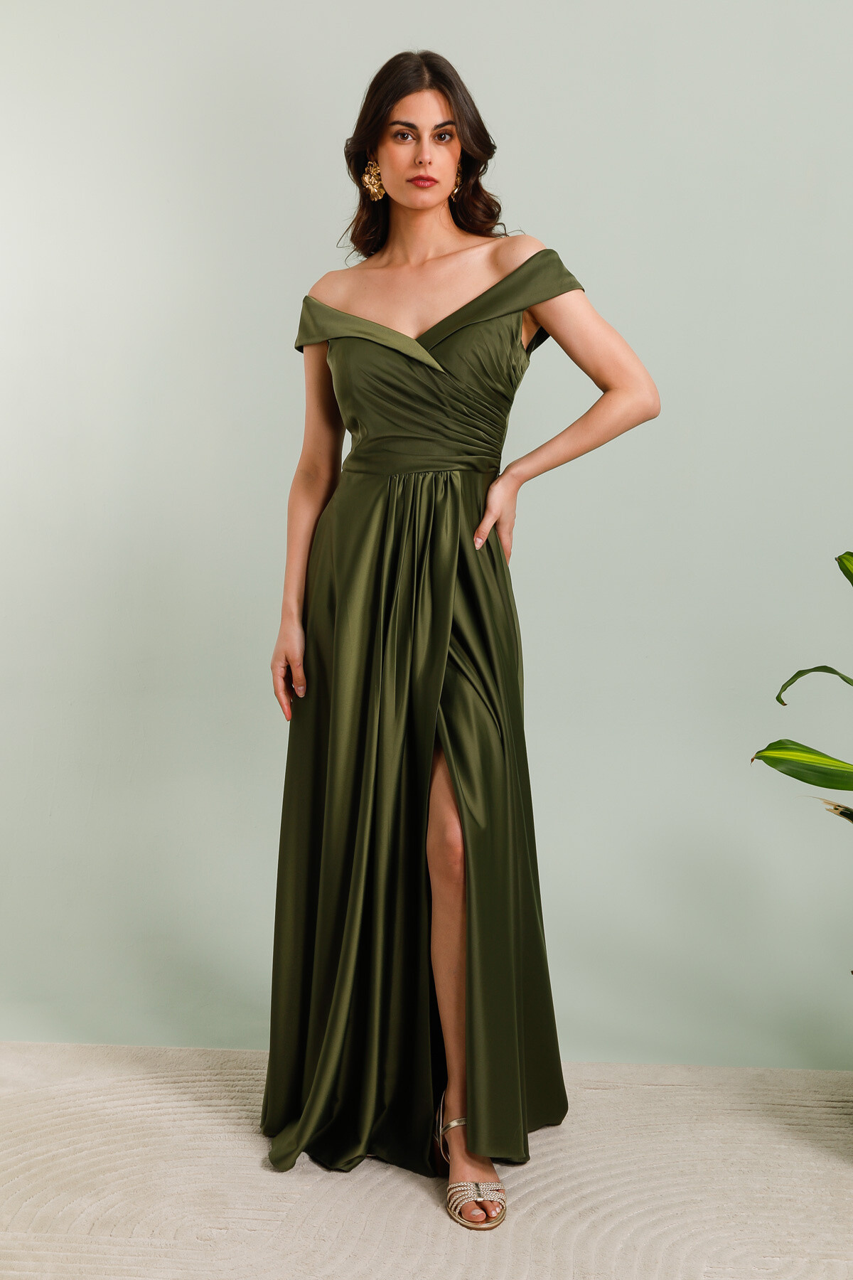 Wholesaler Lautinel - Long evening dress in satin in boat collar