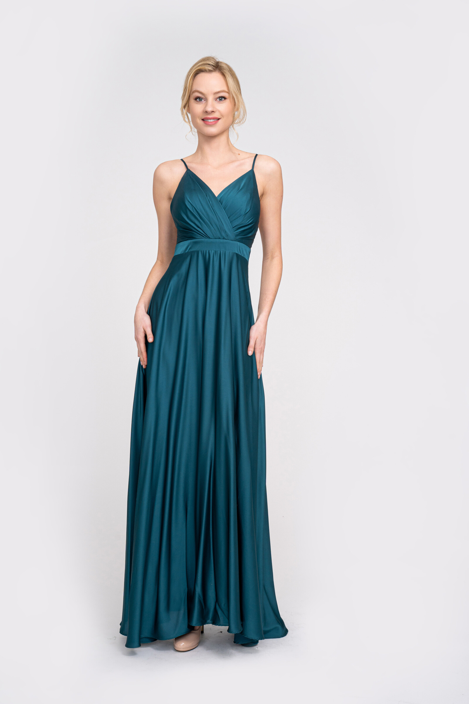 Grossiste Lautinel - Robe longue de soirée en satin avec bretelle fines croisées dans le dos