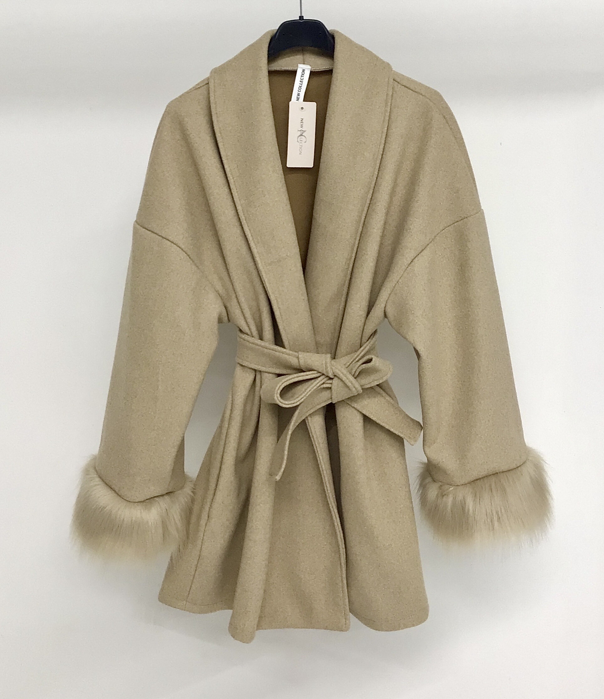 Wholesaler LEA K - Short coat with fur
