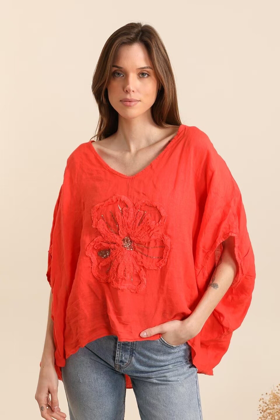 Grossiste Léa & Luc - Blouse en lin avec fleur