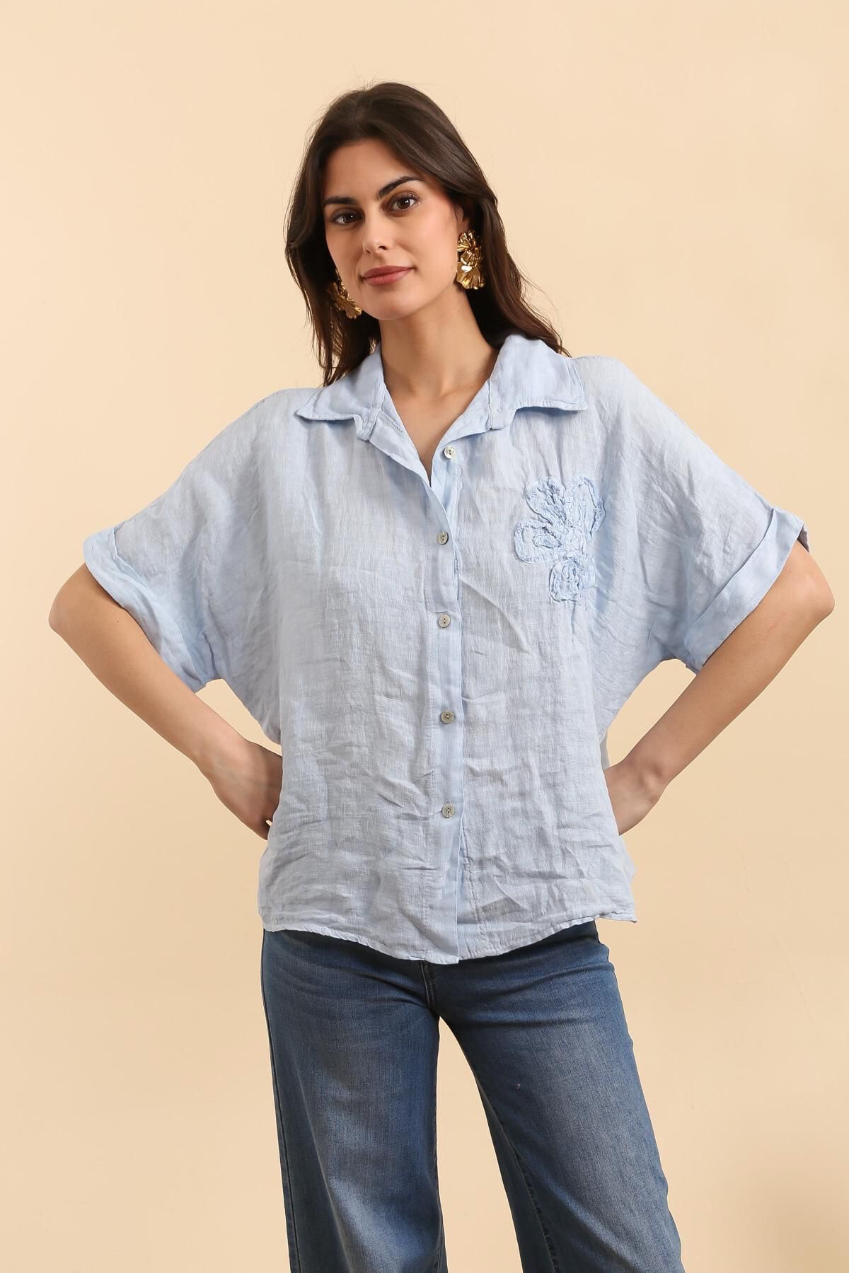 Grossiste Léa & Luc - Chemise en lin avec fleur