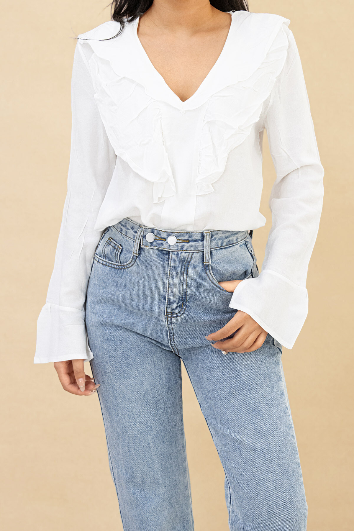 Wholesaler Les amoureuses - Long sleeve blouse with ruffle collar in linen and viscose