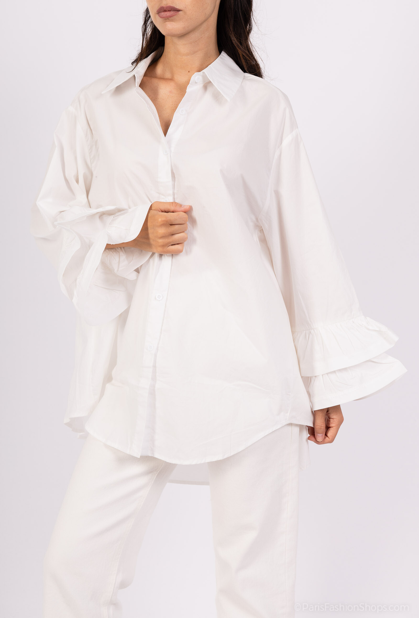Add a touch of elegance and refinement to your wardrobe with this shirt. This loose shirt with a classic collar seduces with its fluid and modern cut. Featuring long puff sleeves with cuffs and a button closure along the entire length, it offers a casual and elegant look at the same time. The model is 177cm tall and wears the size S. S ⁄ M=36-40 M ⁄ L=40-44