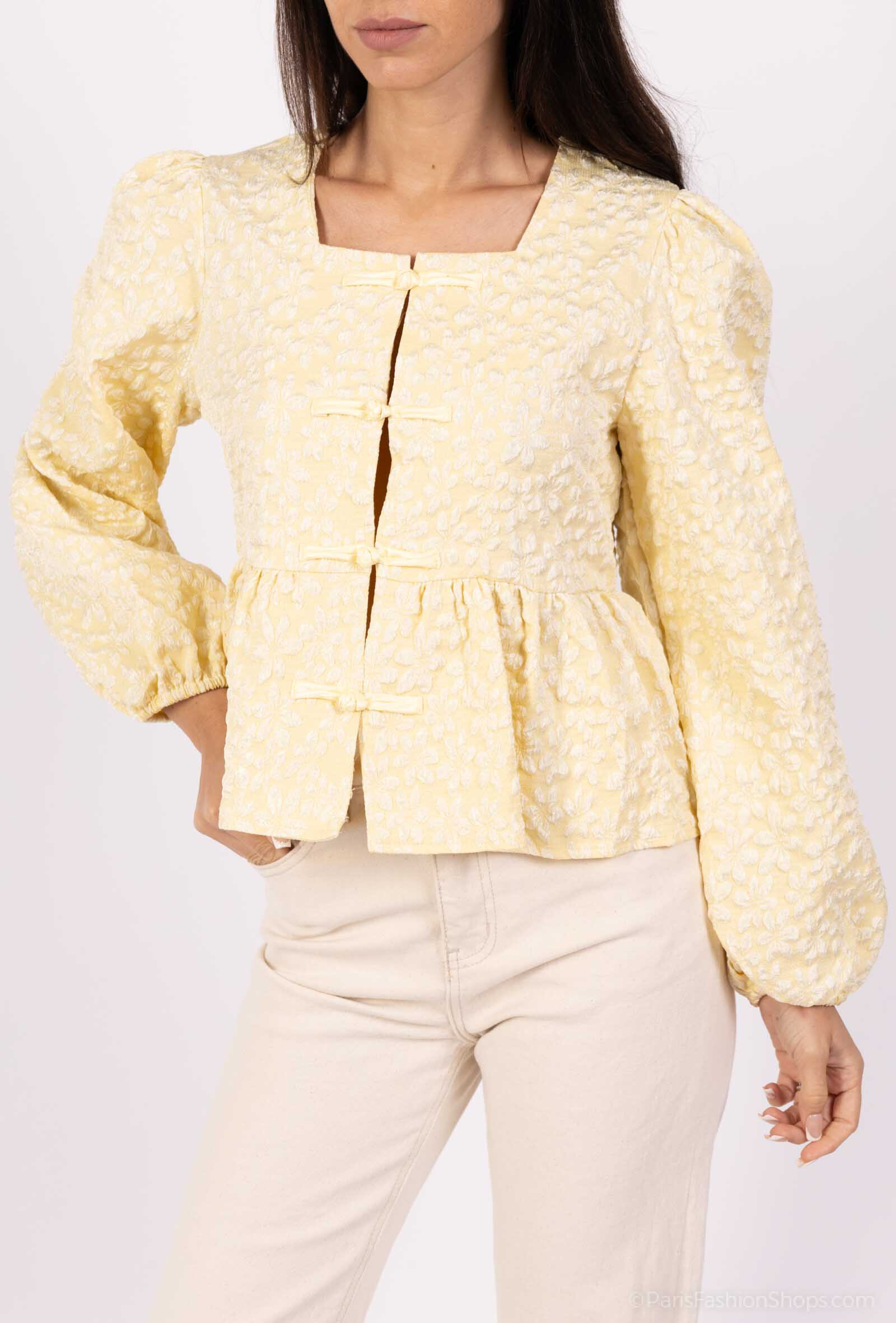 Add a touch of romance and refinement to your wardrobe with this feminine shirt with a flattering cut. This square-neck shirt features long puff sleeves and button closure with jewel buttons. Its fitted peplum cut enhances the silhouette. The model is 175cm tall and is wearing the size S. S/M= 36-40M ⁄ L= 38-42