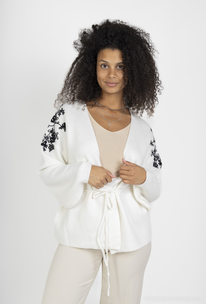 Grossiste Les Bonnes Copines - Cardigan ceinturé et broderie fleuris