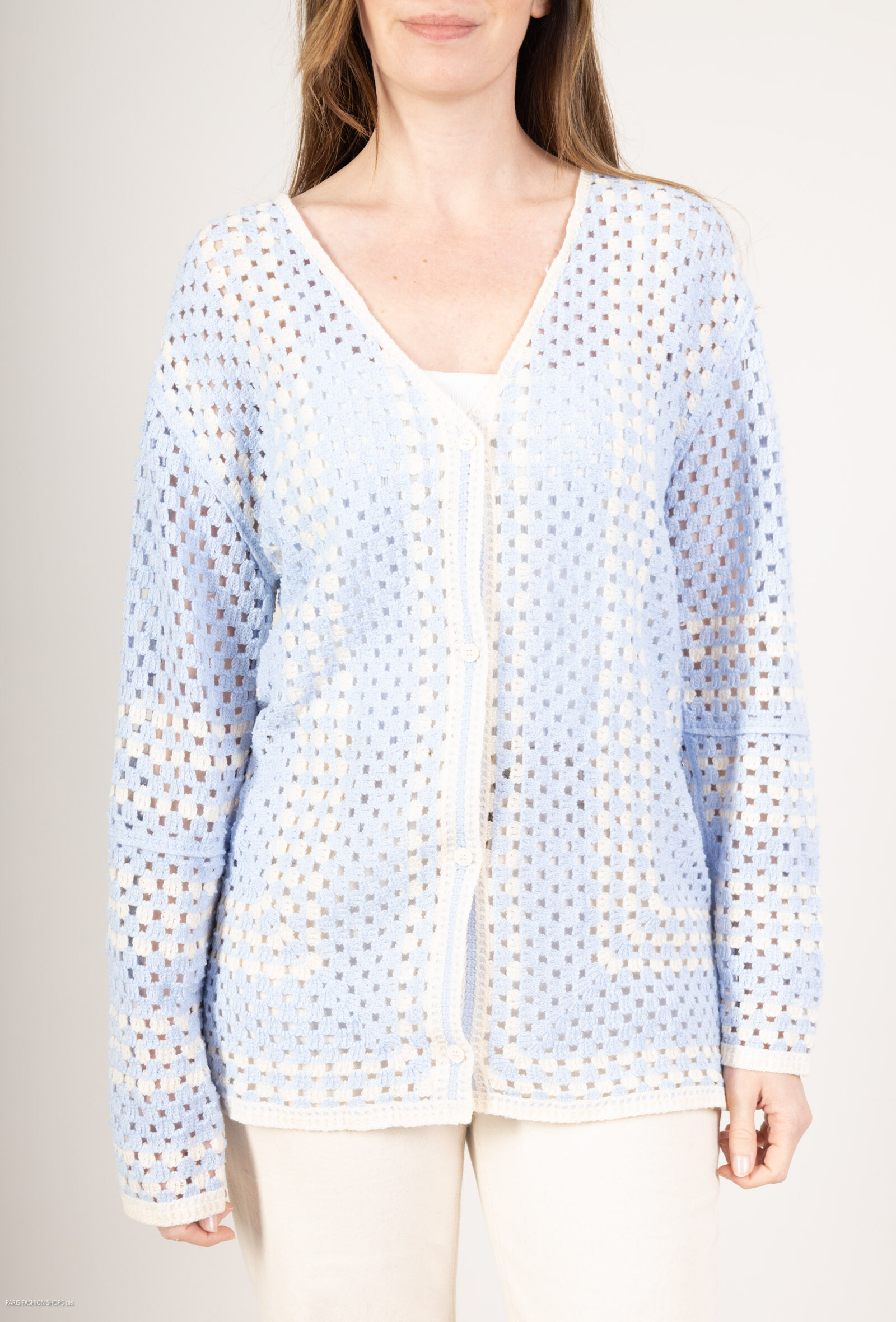 Grossiste Les Bonnes Copines - Gilet en crochet avec boutons
