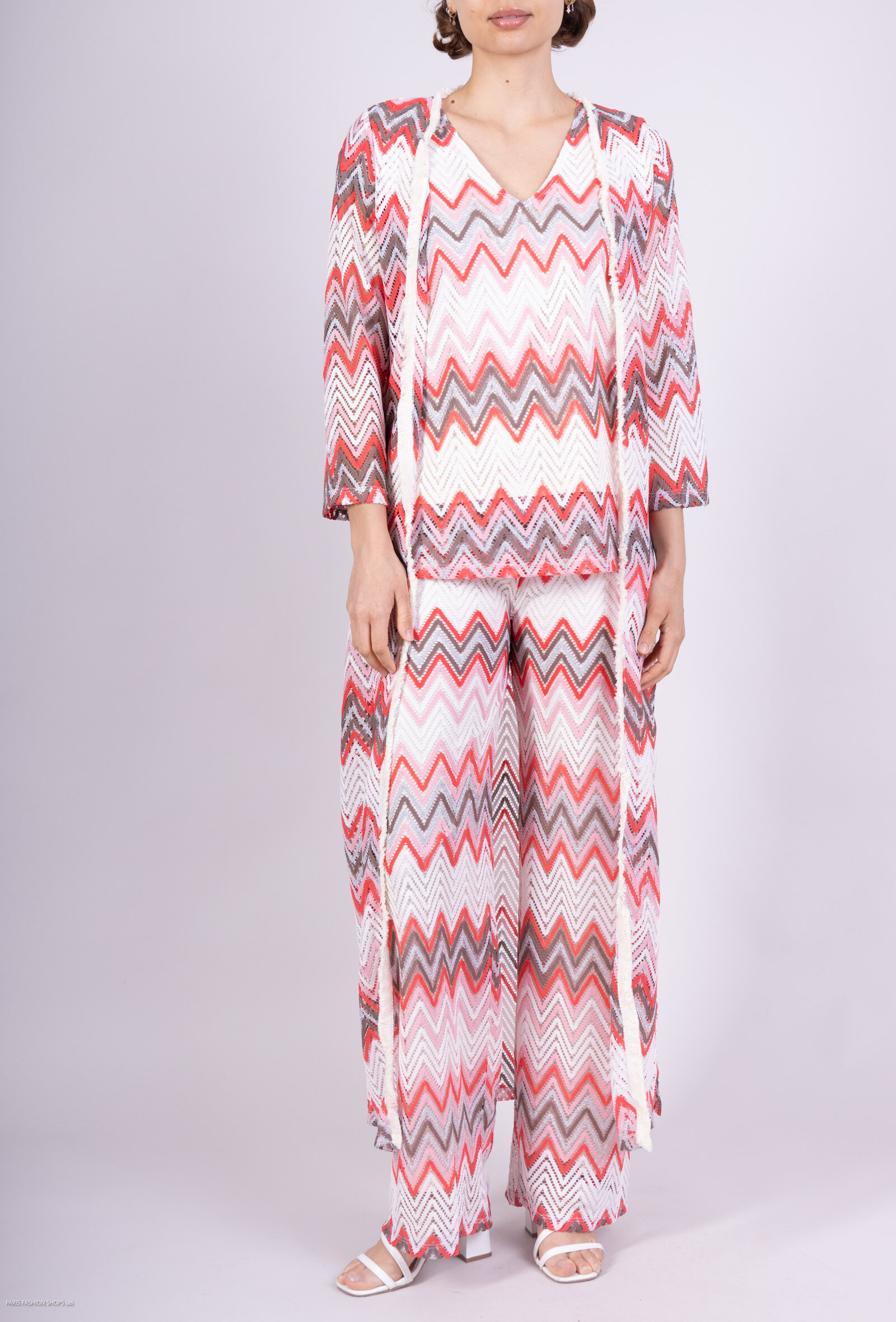 Grossiste Les Bonnes Copines - Kimono en crochet motifs zigzag.
