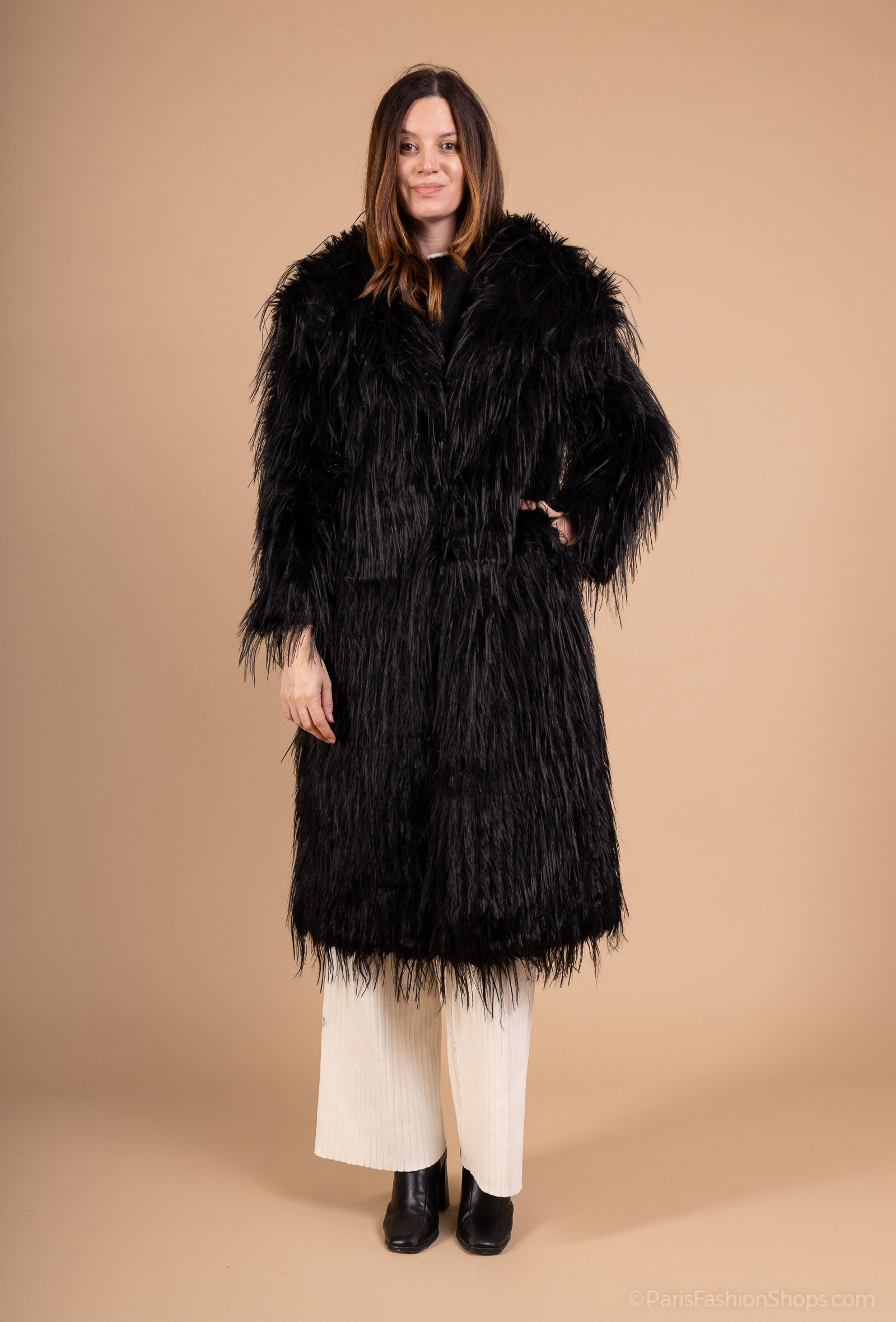 Grossiste Les Bonnes Copines - Manteau long en fausse fourrure effet shaggy –