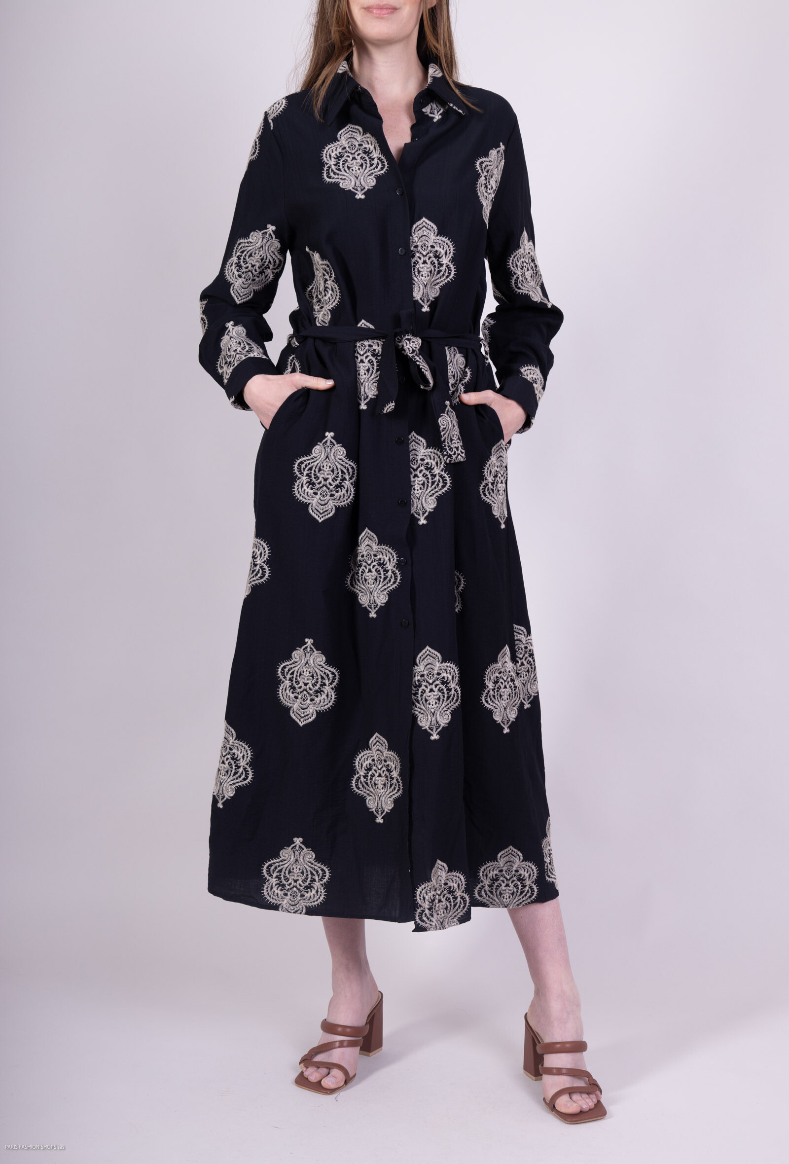 Grossiste Les Bonnes Copines - Robe ample brodé motif fleurs.