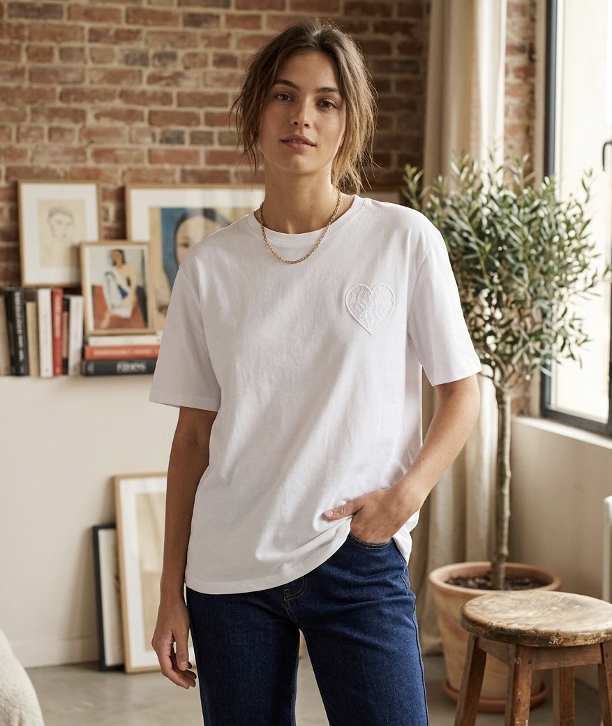 Grossiste Les Bonnes Copines - T-shirt Blanc à Cœur en Dentelle - Épure & Romantisme
