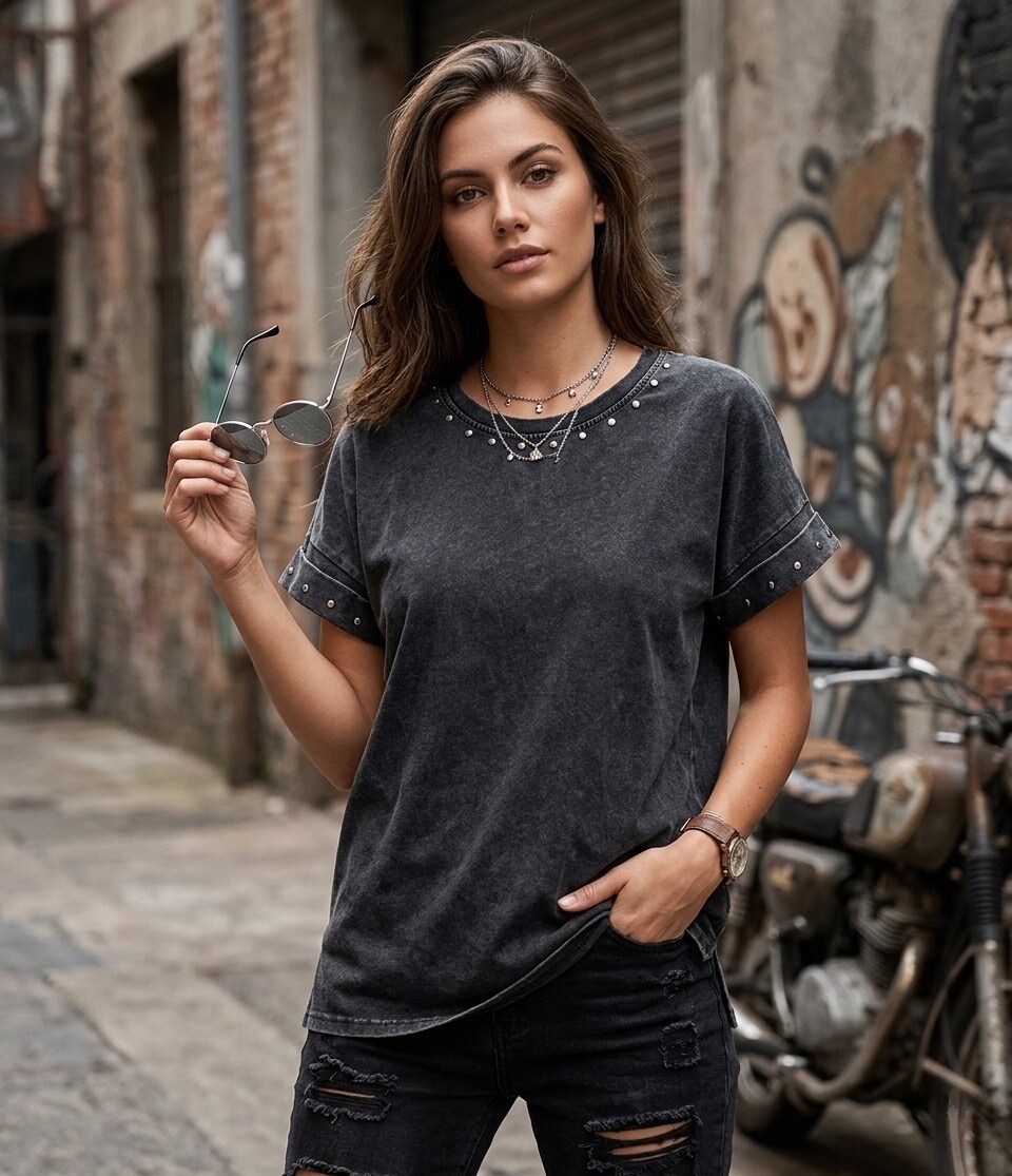 Mayorista Les Bonnes Copines - Camiseta con tachuelas metálicas – El esencial Rock y Elegante