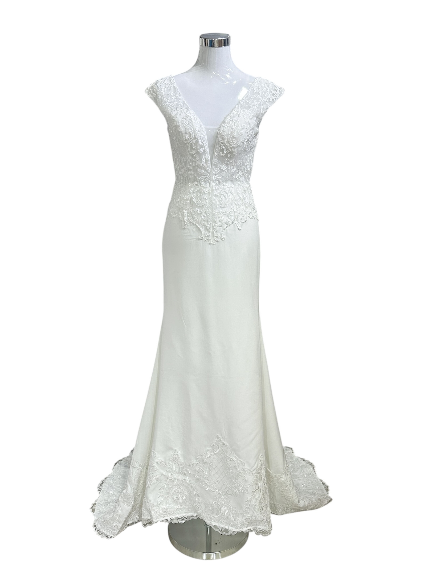 Grossiste Les Voiliers - Robe de mariée sirène avec broderies en relief