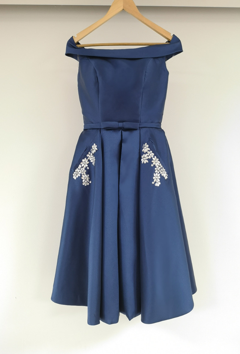 Grossiste Les Voiliers - Robe de soirée courte satinée