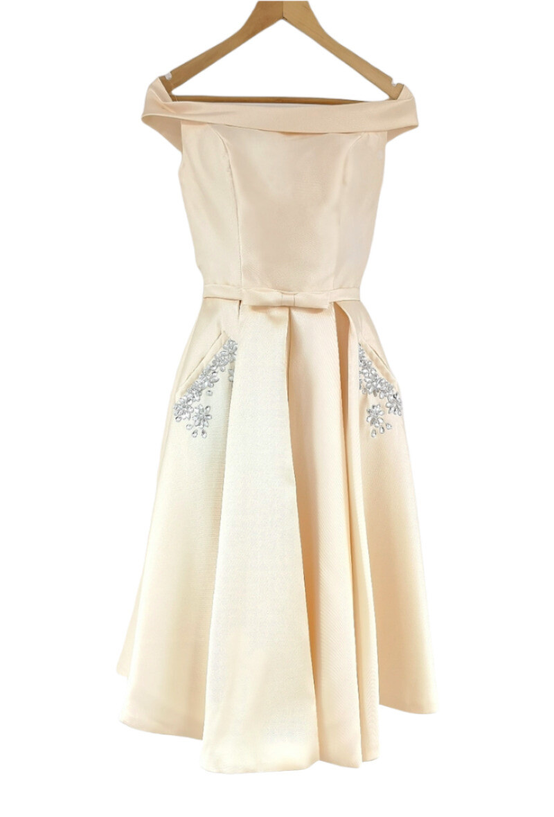 Grossiste Les Voiliers - Robe de soirée courte satinée