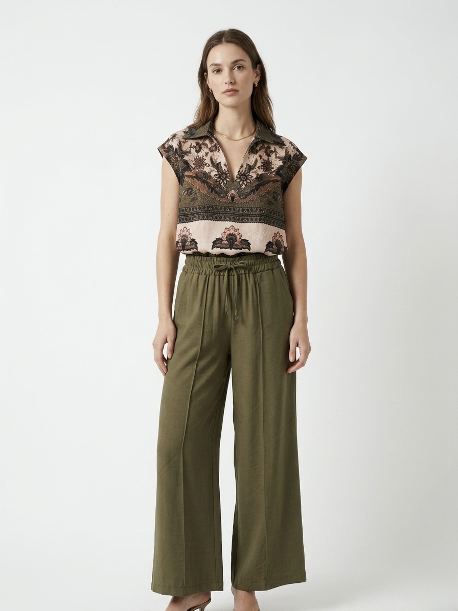 Mayorista LI.FE STYLE - Camisa Follaje Etéreo - Blusa con Cuello en V y Estampado Ornamental