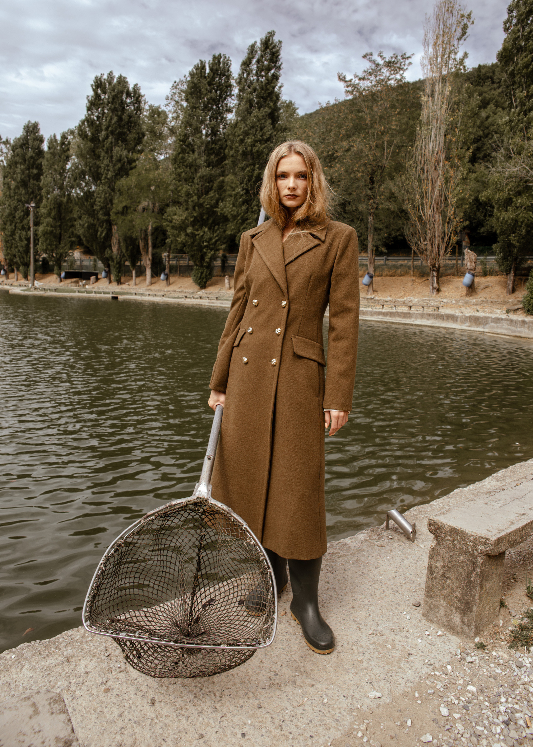 Grossiste LI.FE STYLE - MANTEAU LONG STRUCTURÉ ÉLÉGANT À DOUBLE BOUTONNAGE