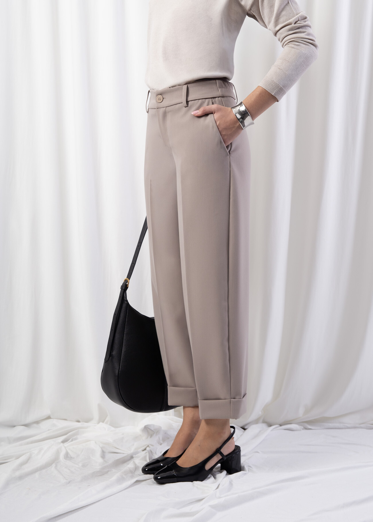 Wholesaler LI.FE STYLE - Carrot-fit trousers with turn-up