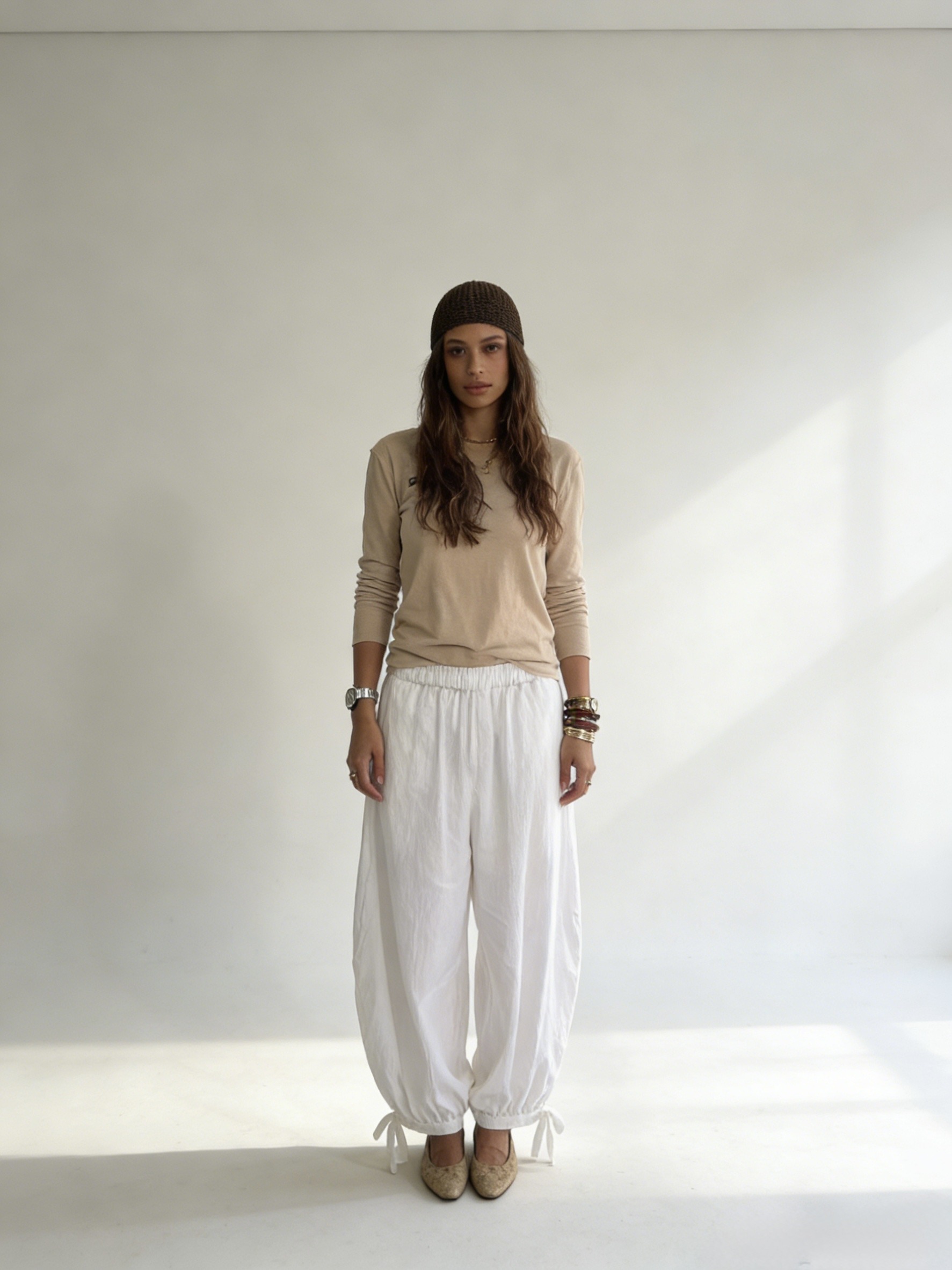 Grossiste LI.FE STYLE - Pantalon Capri Bouffant avec Nœud à la Cheville - Texture Froissée