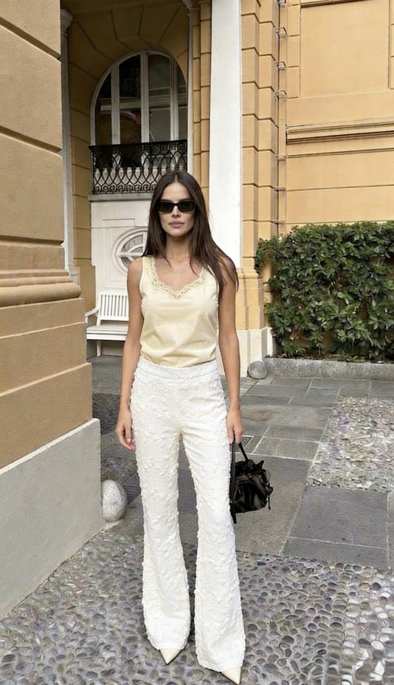 Wholesaler LI.FE STYLE - Chic floral flared pants