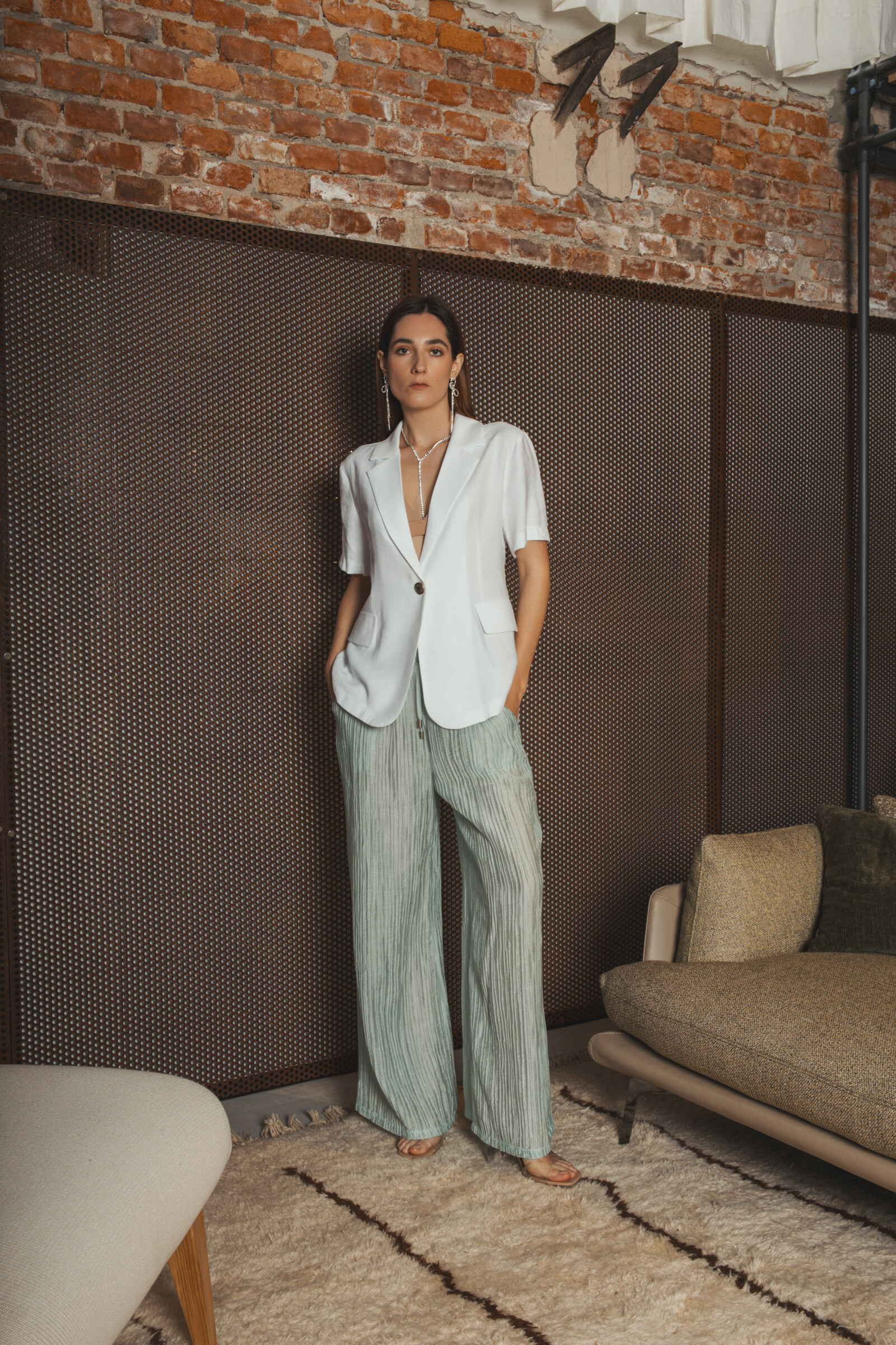 Grossiste LI.FE STYLE - Pantalon lumineux semi-transparent en plissé