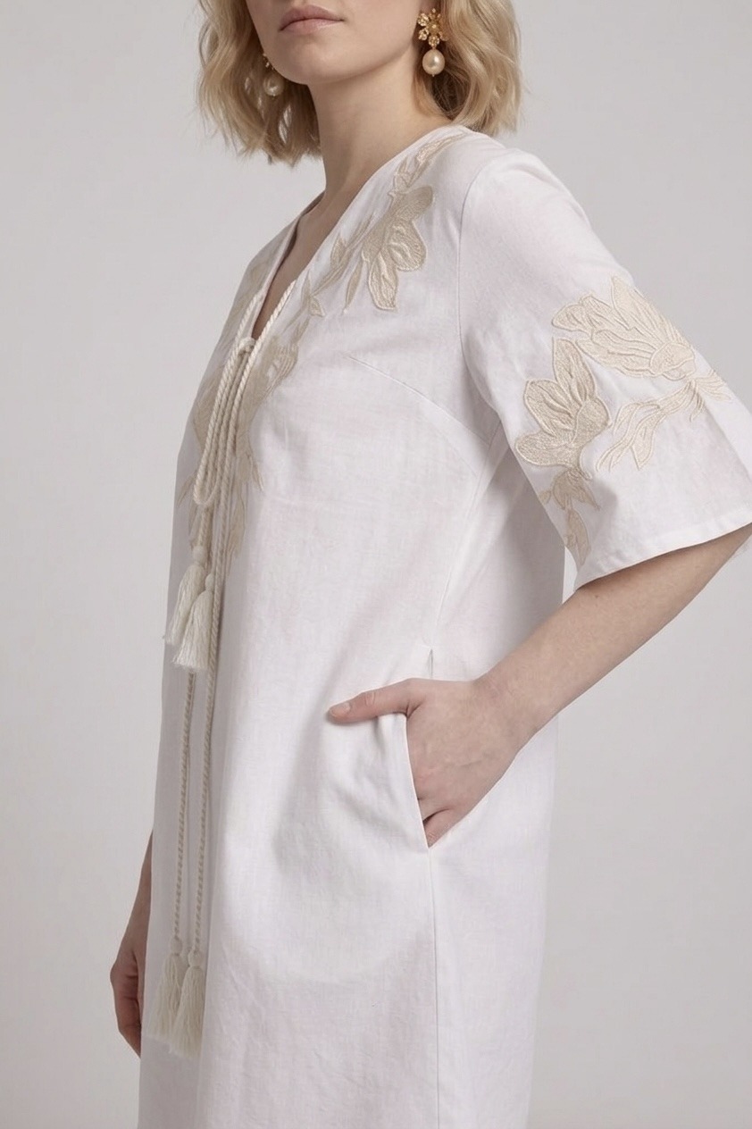 Mayorista LI.FE STYLE - Vestido Túnica de Algodón con Bordados Florales y Borlas