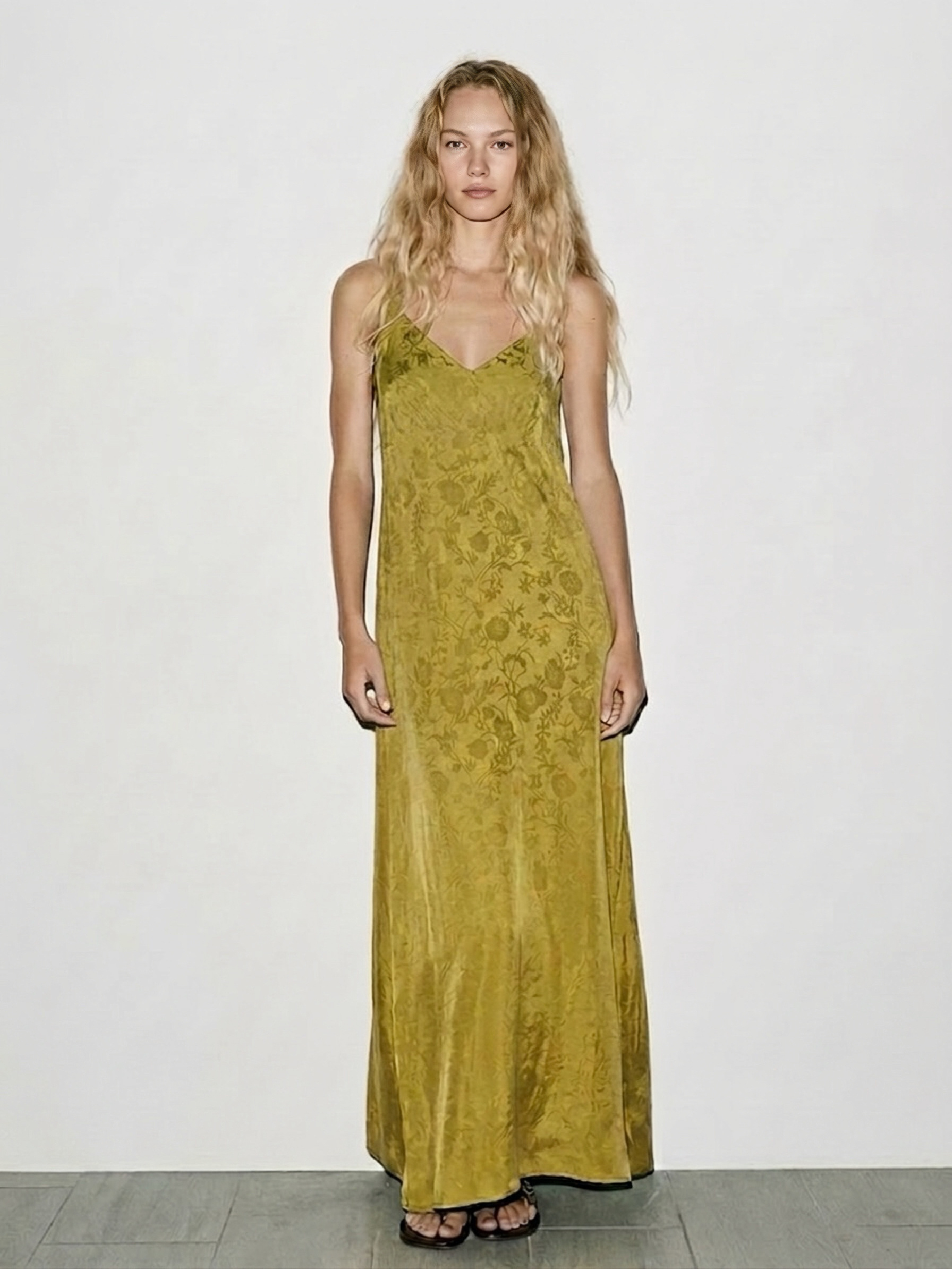 Wholesaler LI.FE STYLE - Maxi jacquard dress with slit