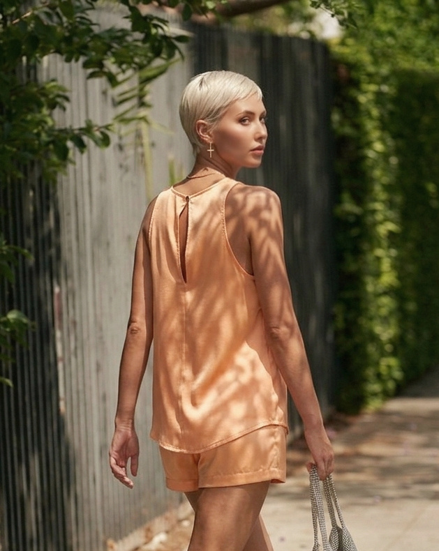 Wholesaler LI.FE STYLE - Viscose satin TOP with gold button closure