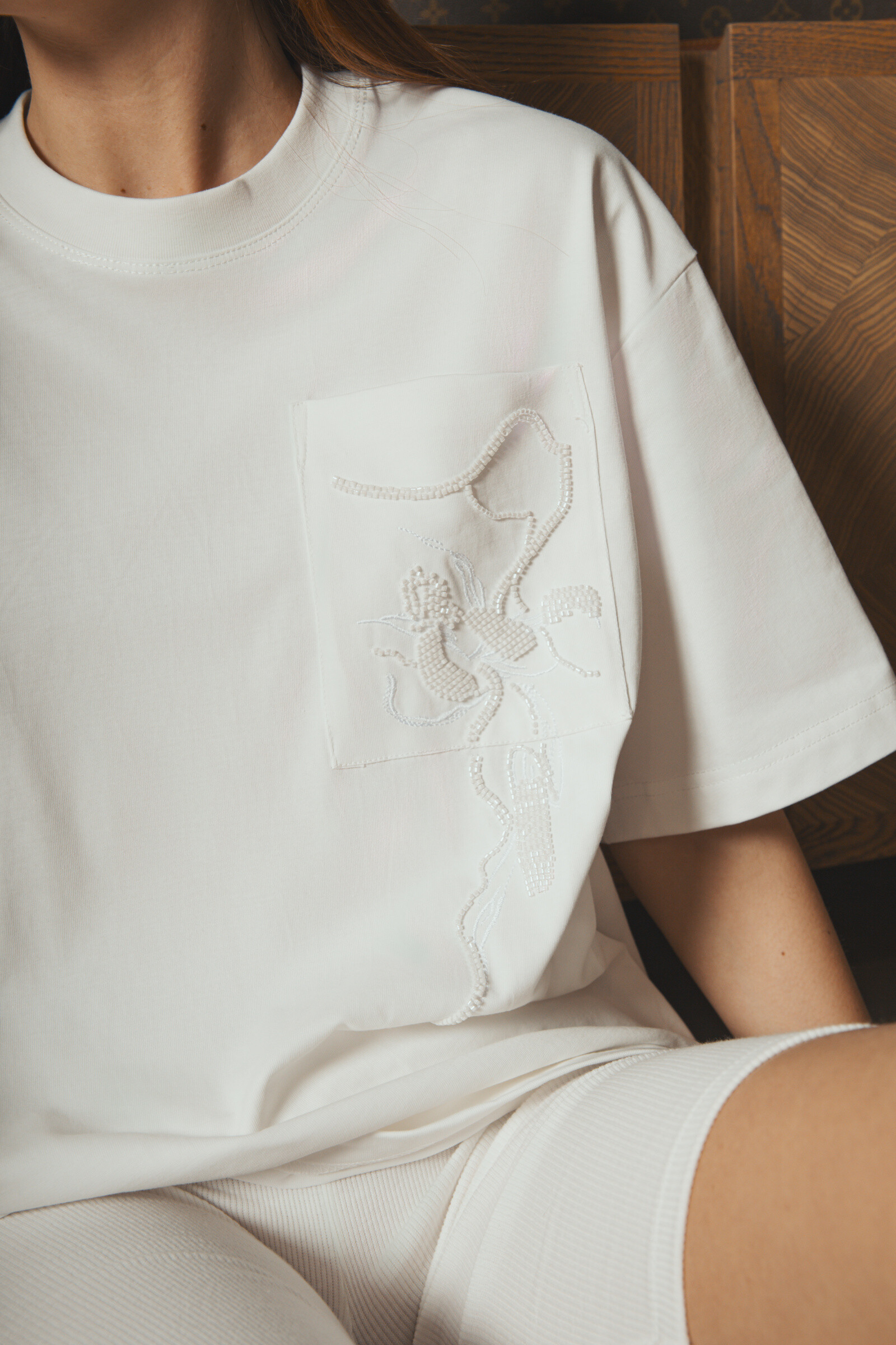 Wholesaler LI.FE STYLE - T shirt with embroidered pocket, with apps of beads, short sleeves