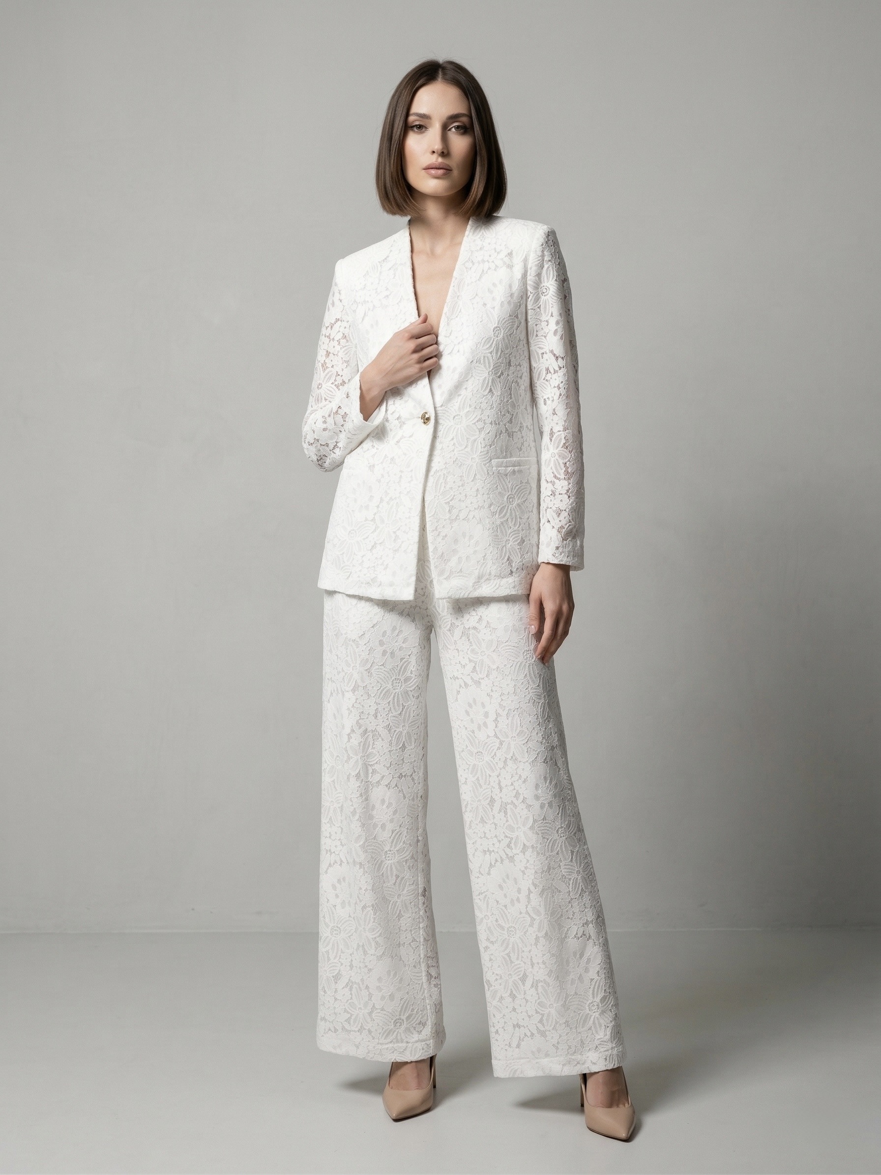 Grossista LI.FE STYLE - Blazer monopetto senza colletto in pizzo floreale bianco