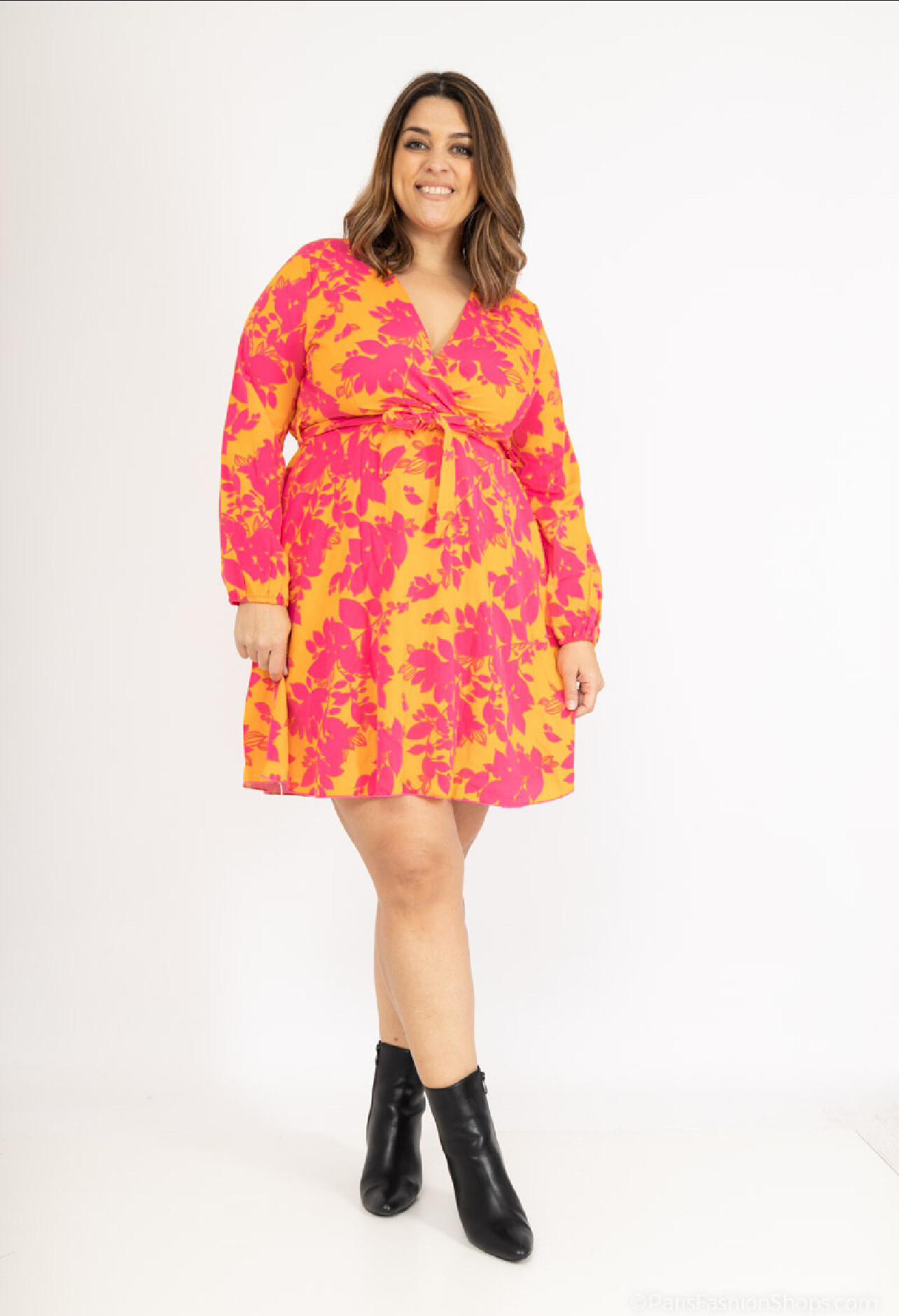 Wholesaler Lilie Plus - short wrap dress with a floral pattern in fuchsia, large size