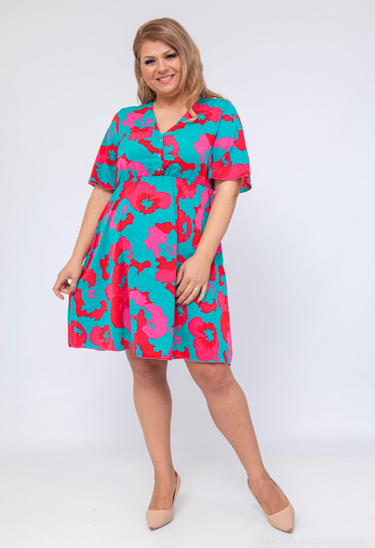Grossiste Lilie Plus - robe courte avec un grand motif floral grande taille
