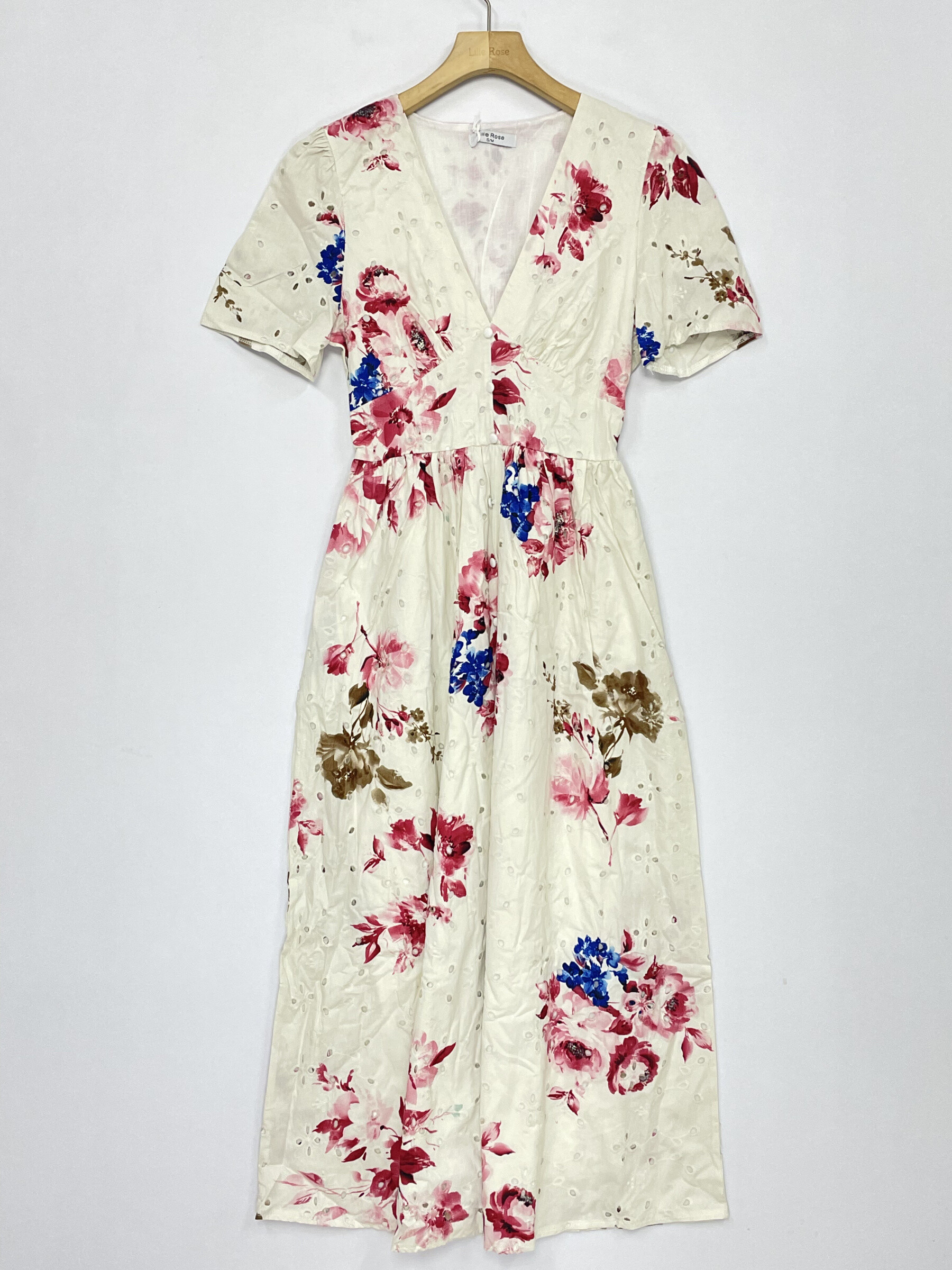 Long cotton dress, embroidered and printed, perfect for spring/summer. Crafted in China for a light elegance.