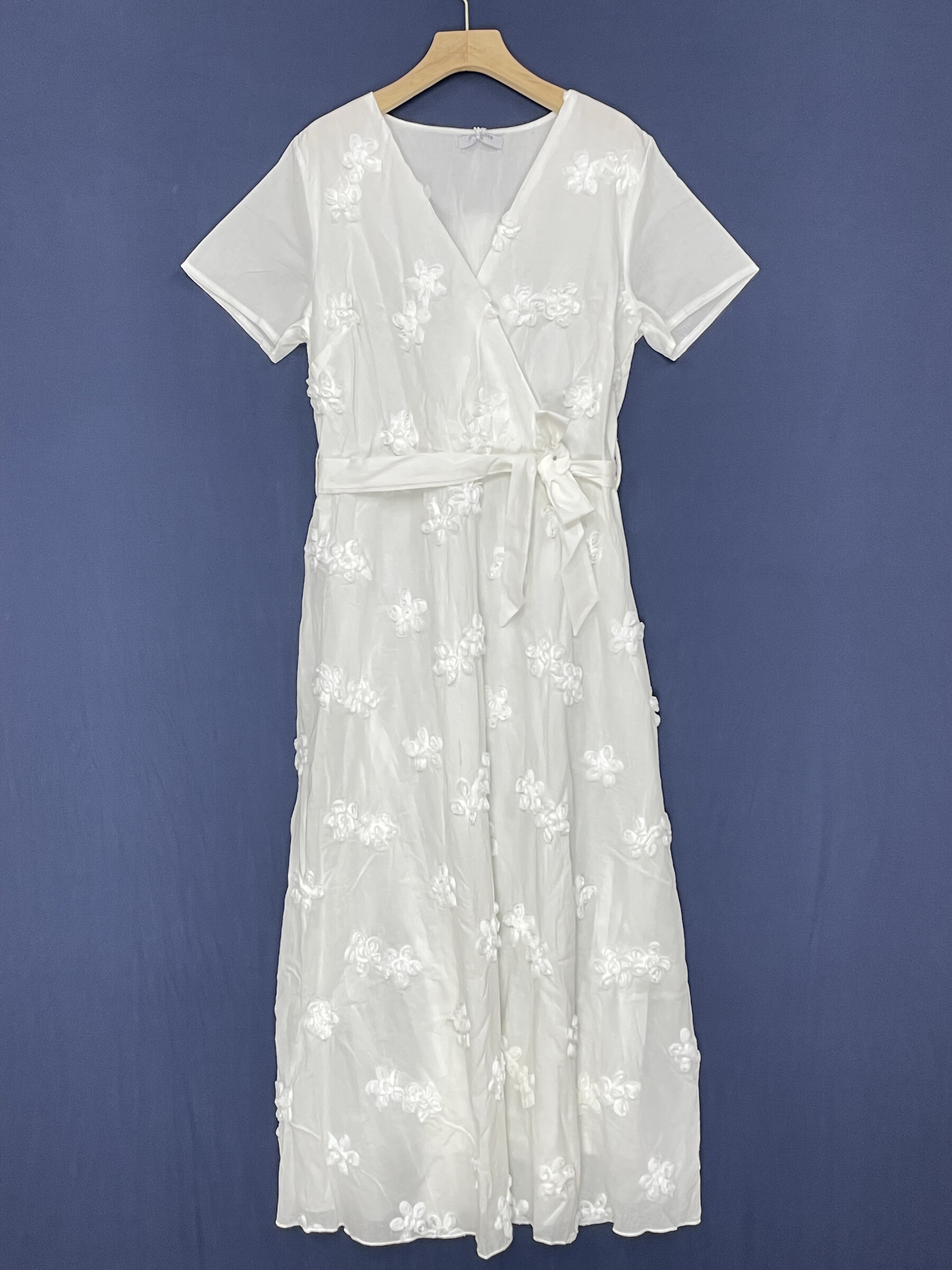 Long dress in lightweight cotton, short sleeves, perfect for summer 2026, made in China.