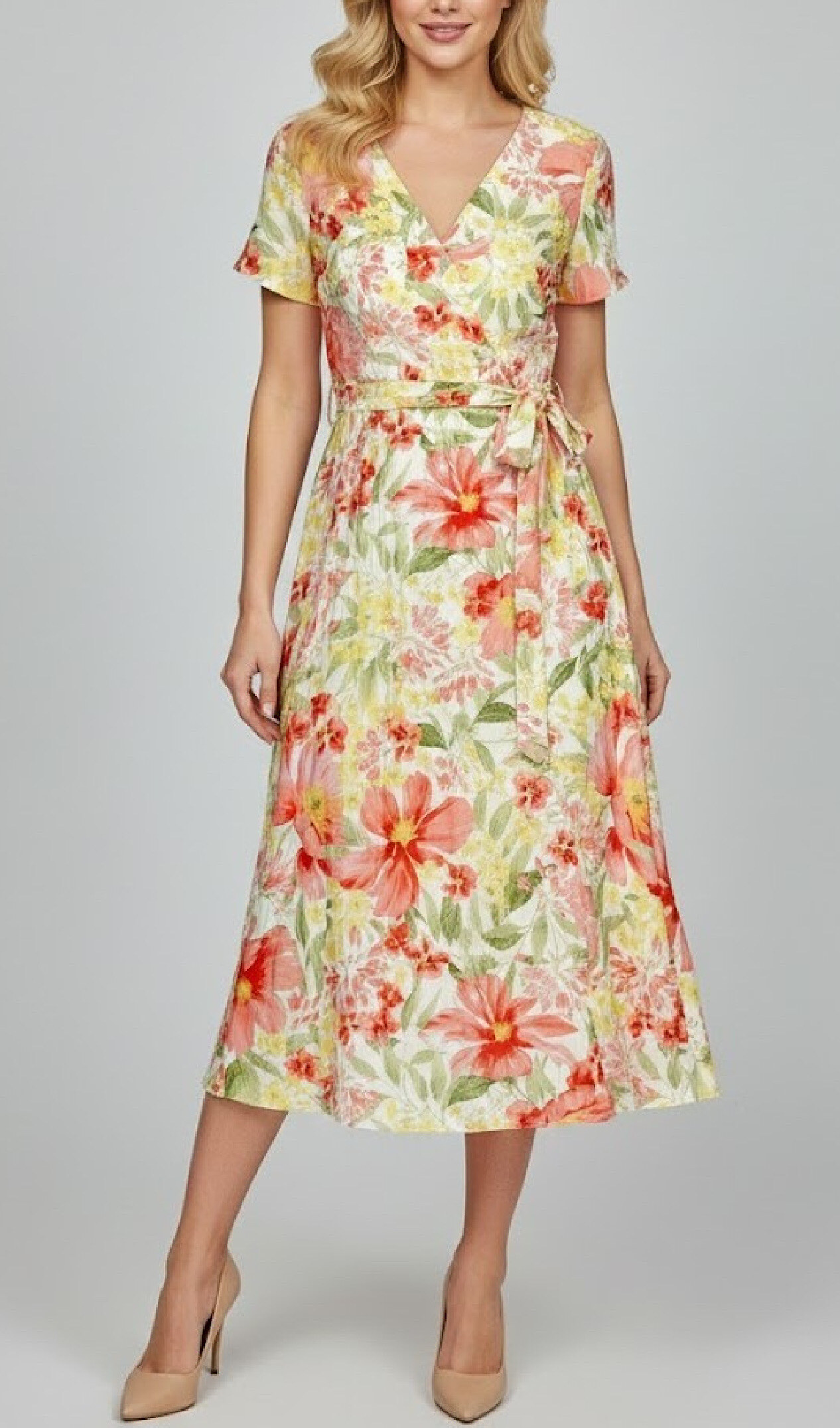 Elegant cotton and polyester dress for women, perfect for spring-summer, made in China.