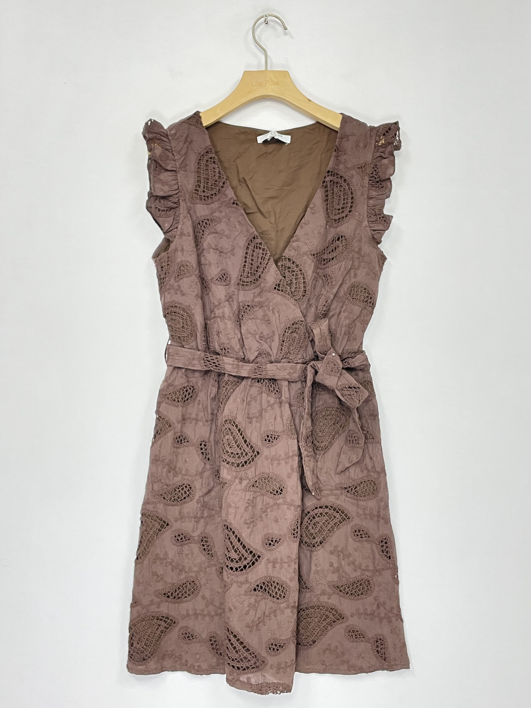 Short embroidered cotton dress, perfect for summer 2026. Made in China, ideal for mild evenings.