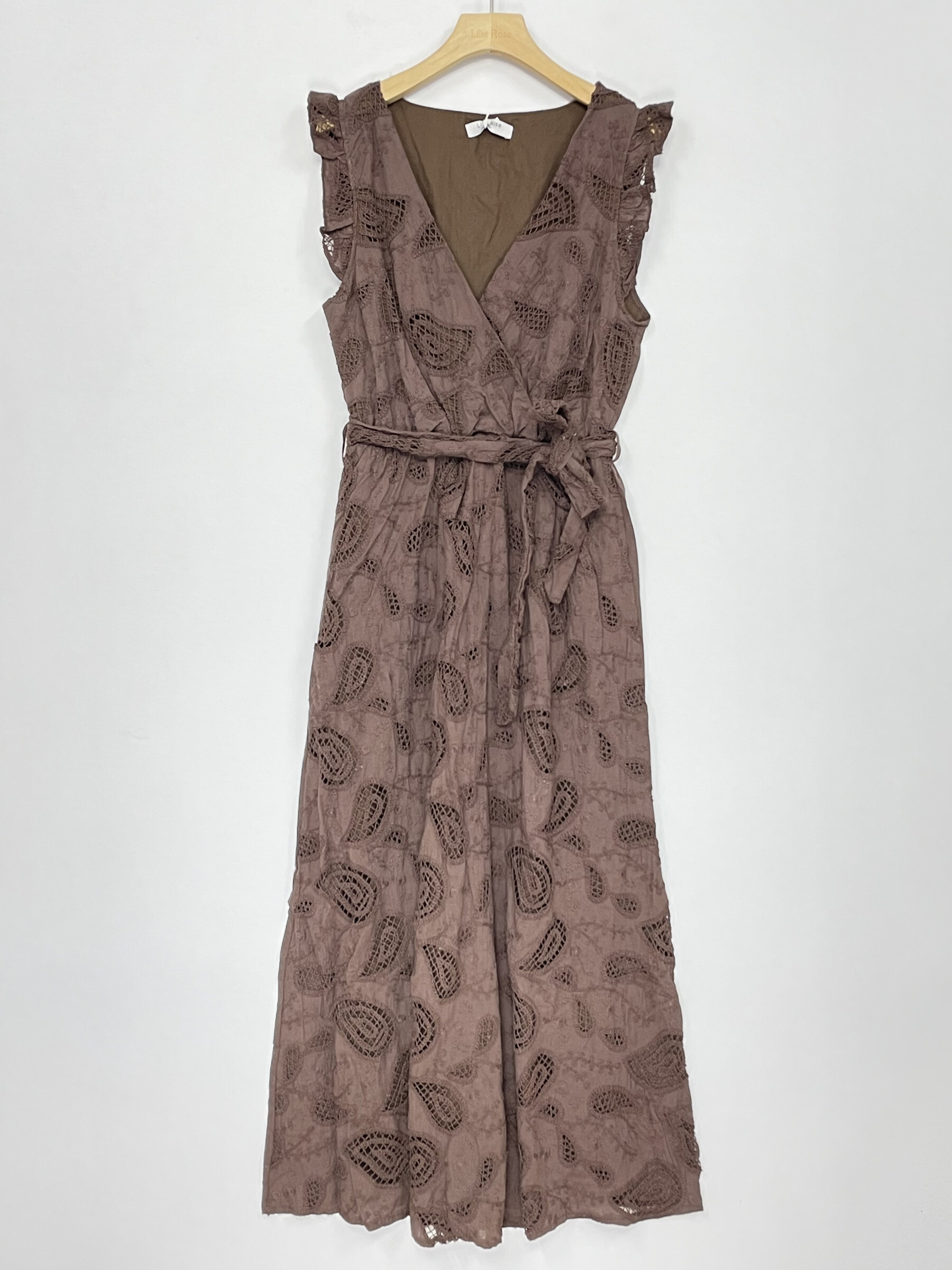 Long embroidered cotton dress, perfect for spring/summer, made in China. Ideal for summer evenings.