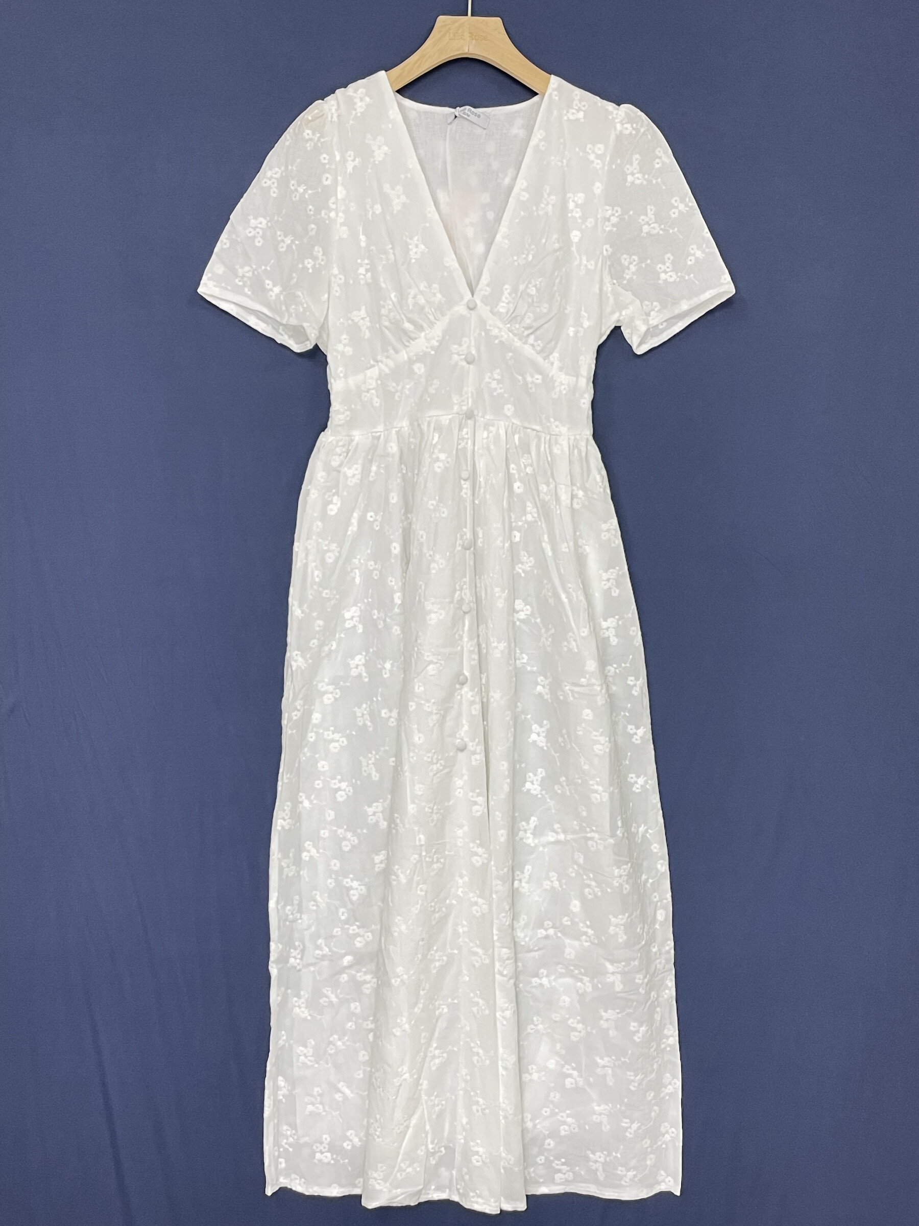 Long cotton dress, short sleeves, perfect for summer 2026, made in China. Ideal for sunny days.