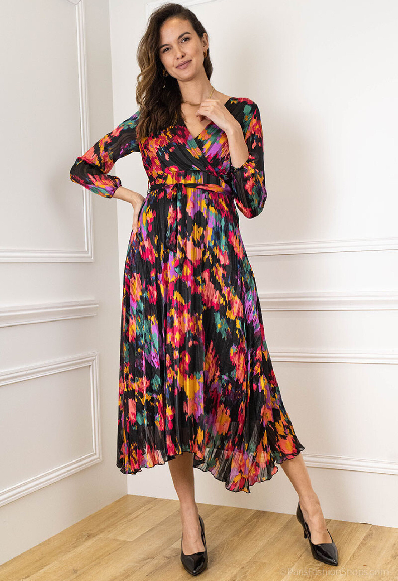 Großhändler Lilie Rose - Langes Wickelkleid mit grafischem Muster