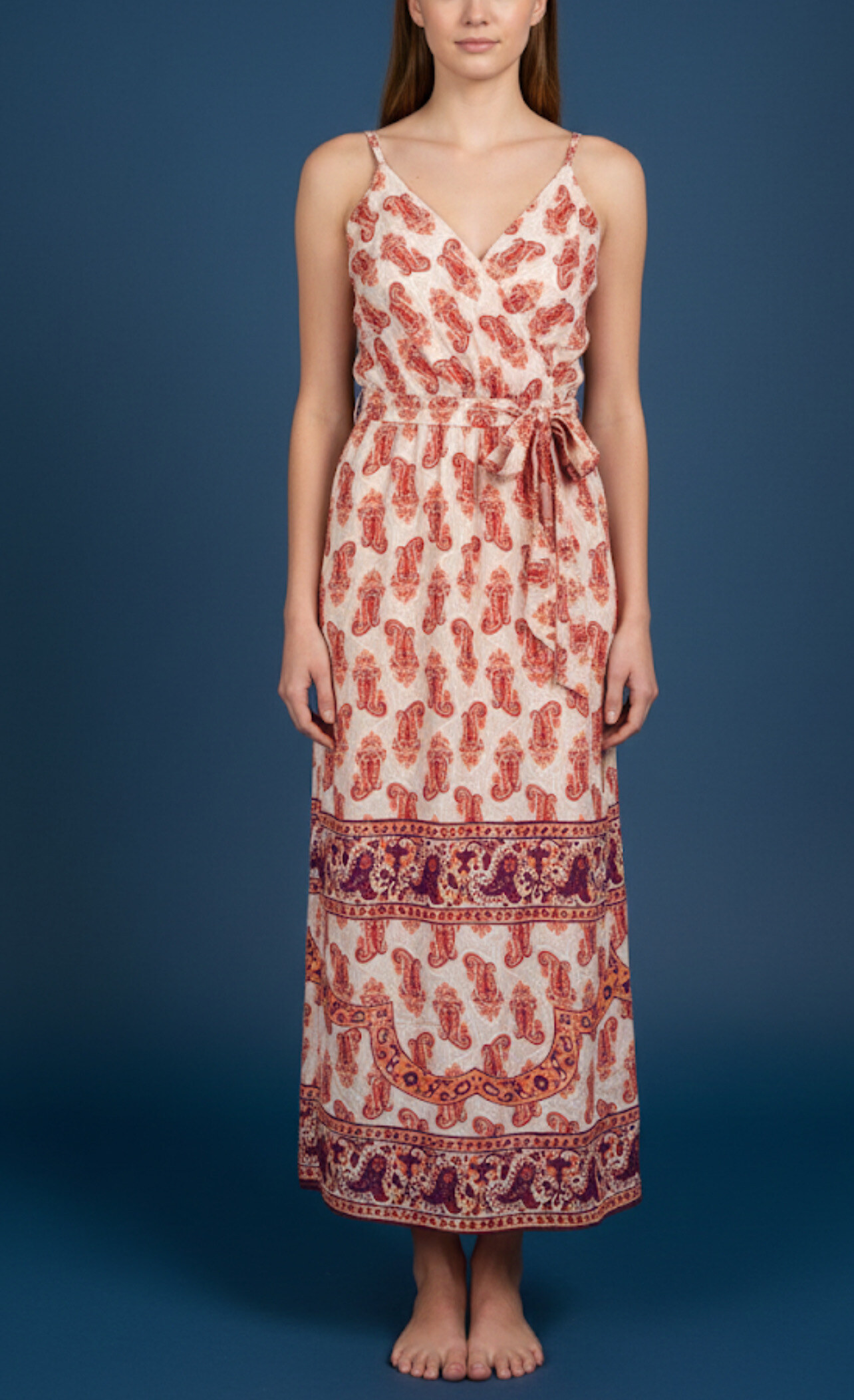 Long cotton-polyester dress, perfect for summer 2026, lightweight and breathable, made in China. Ideal for welcoming the season.